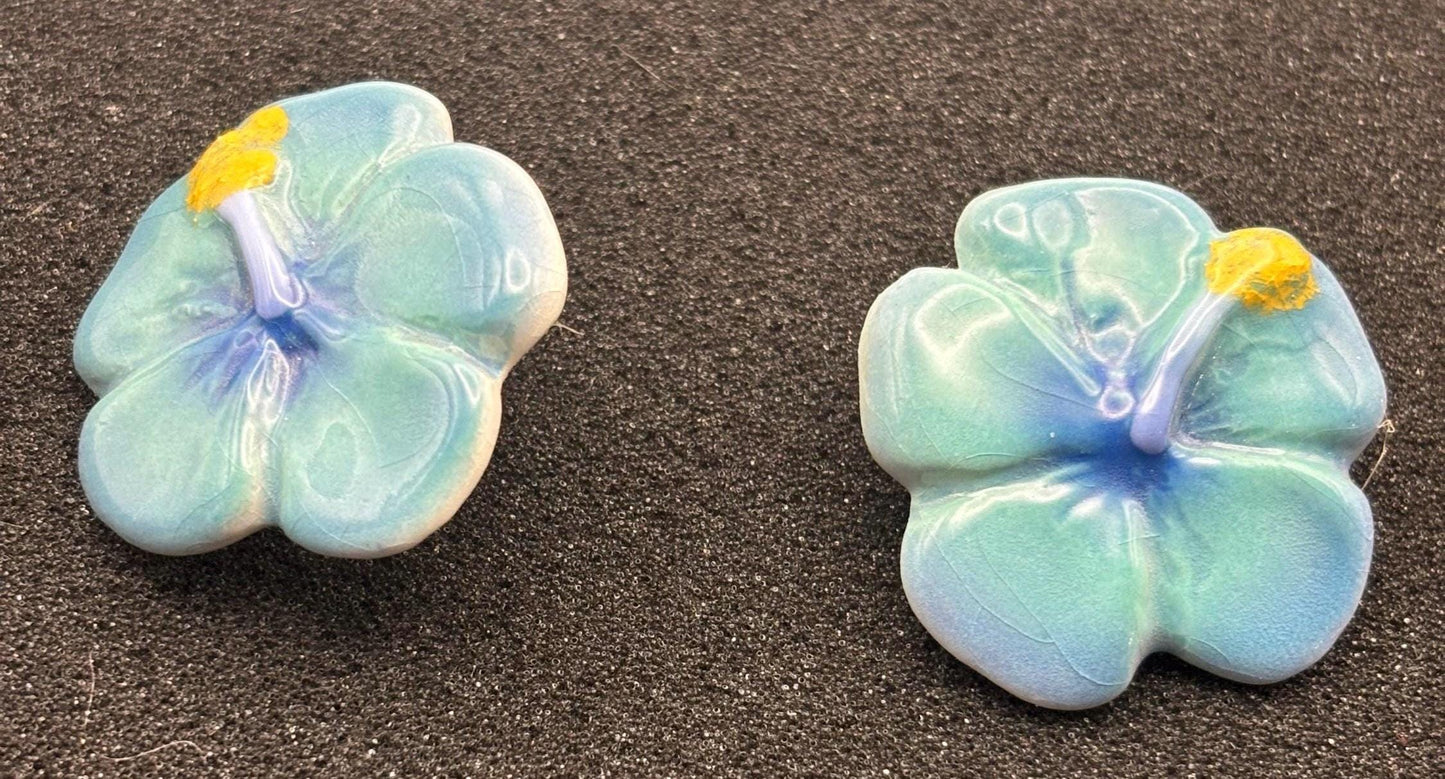 Vintage Maui Hibiscus Ceramic Hand Painted Flower Earrings Lover Antiques and Vintage