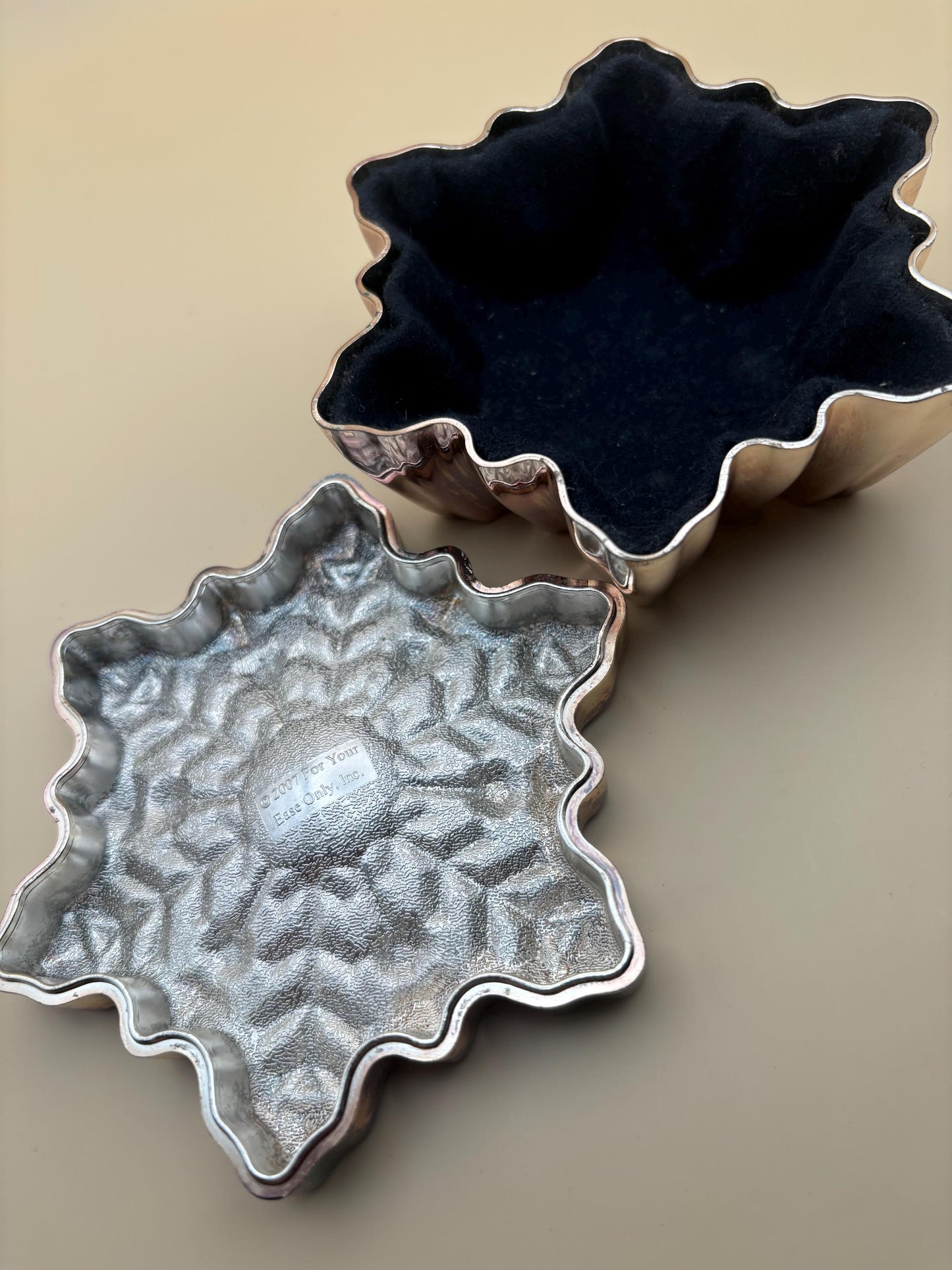Vintage Iridescent Snowflake Trinket Box: Silver Tone Jewelry Compartment