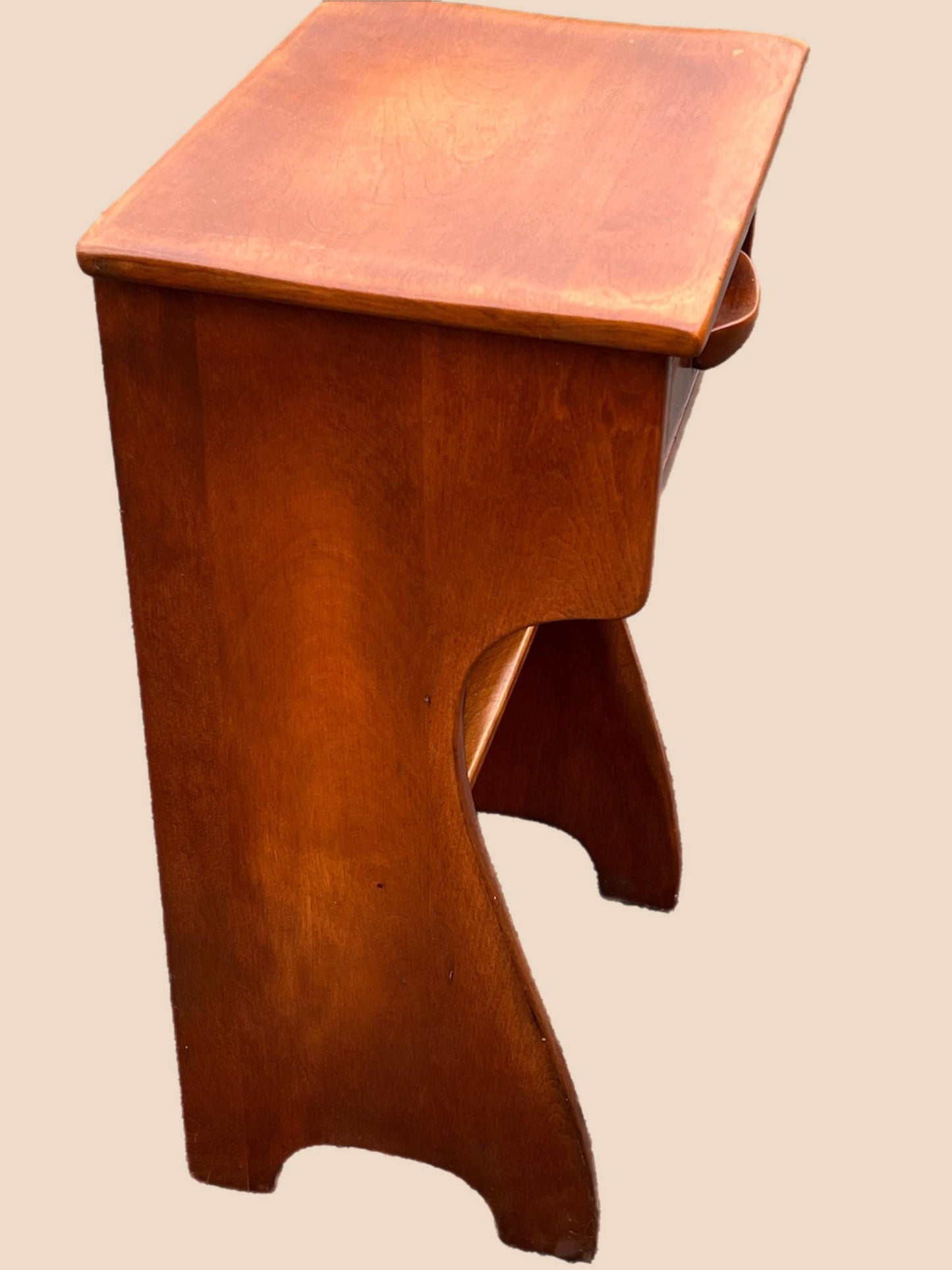 Cushman Colonial Creations Molly Stark Night Table No. 2059 end table side nightstand