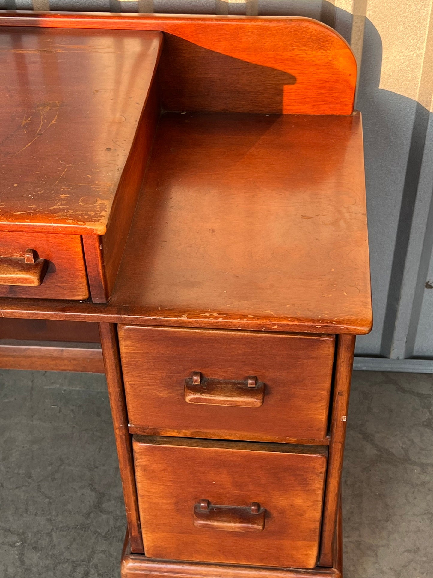 Cushman Colonial Creations Peter Schuyler Knee Hole Vanity No. 5-166 Desk Rustic Table Small Table with Drawers Lover Antiques & Vintage