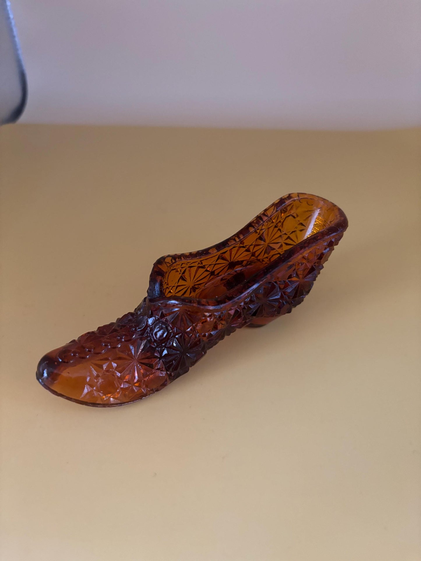 Amber Fenton Daisy and Button Slipper Shoe Princess Slipper Made of Glass Lover Antiques and Vintage