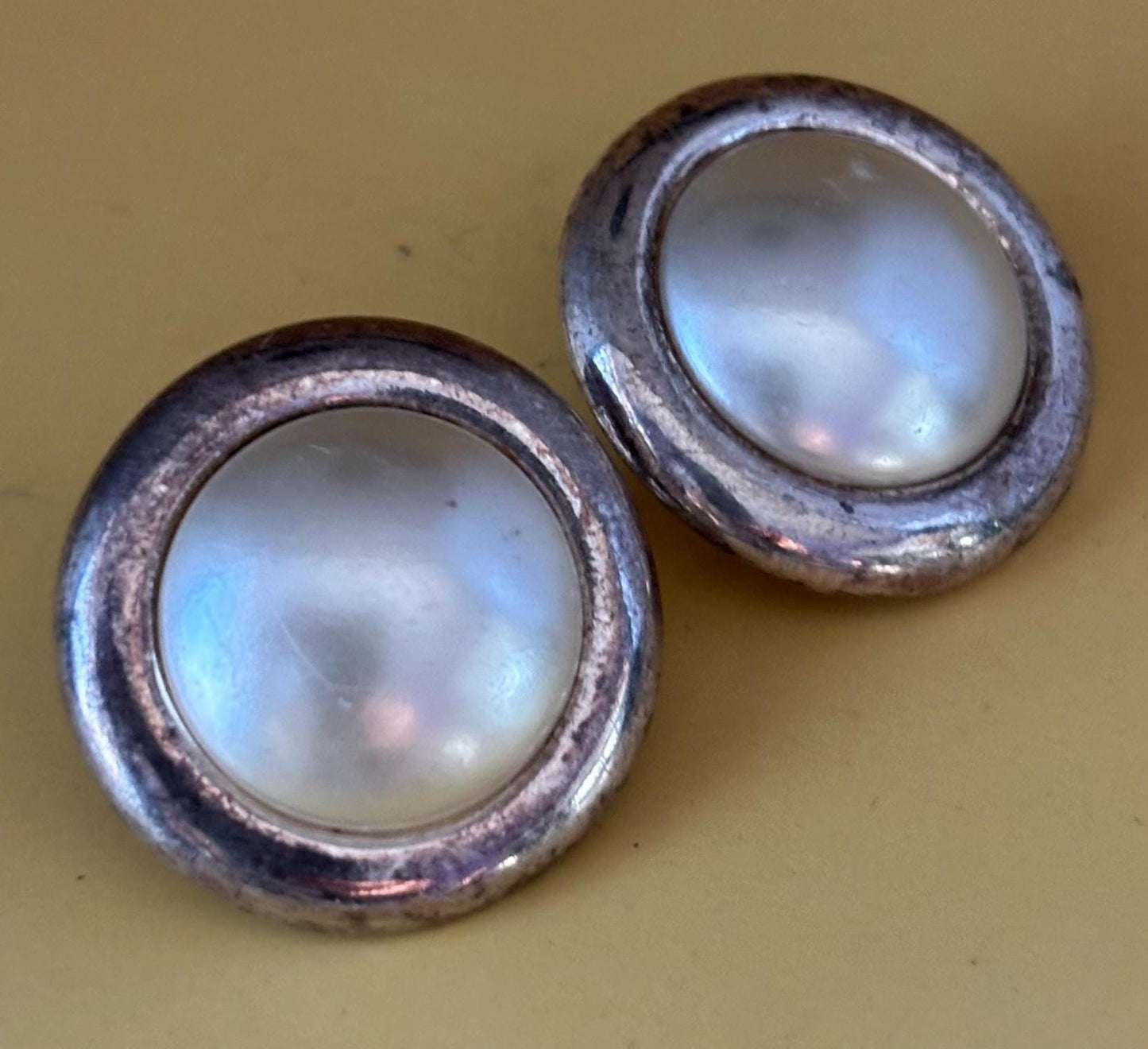 Vintage Pearl Clip On Earrings, Circle Gold Tone Jewelry