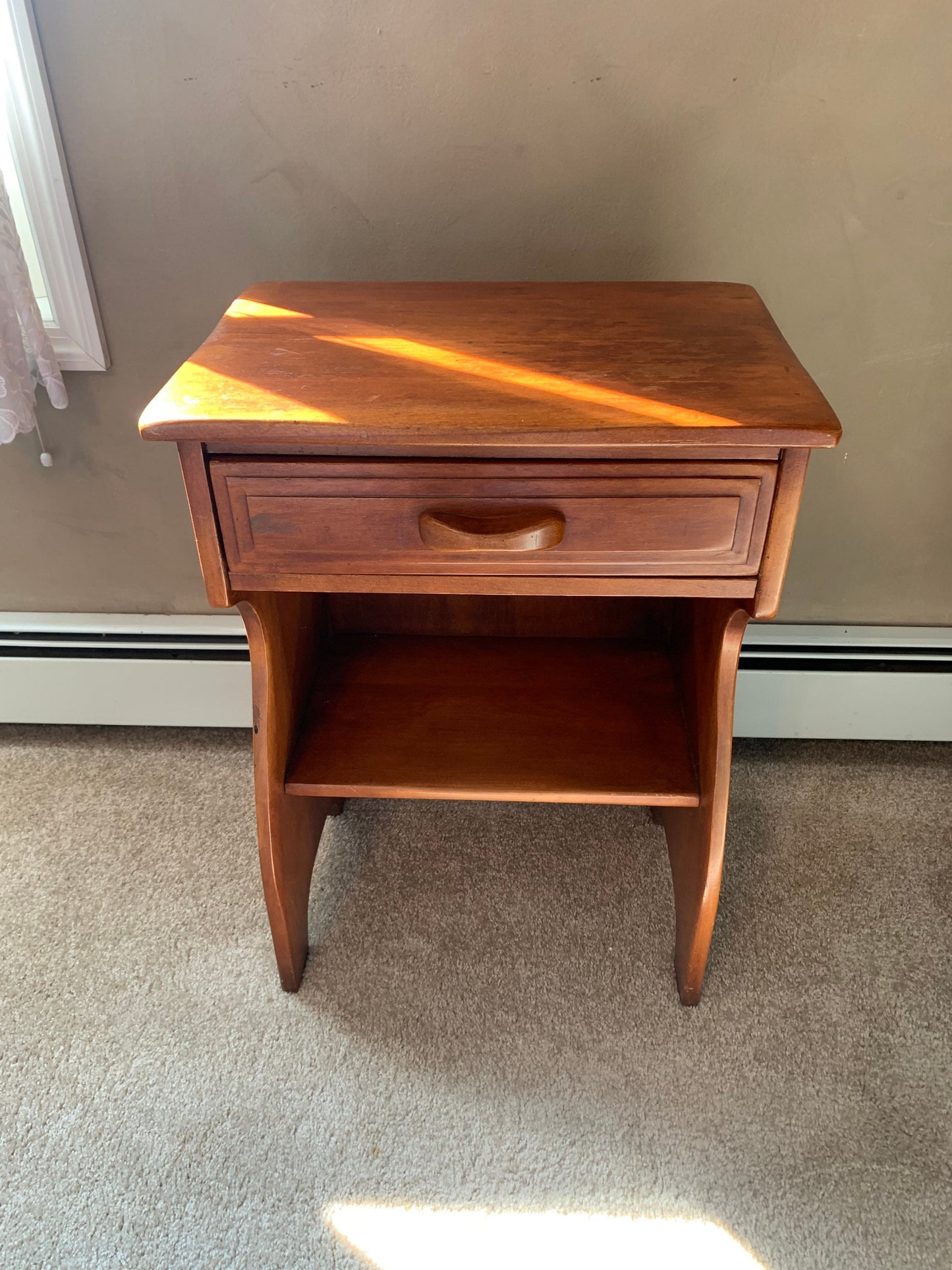 Cushman Colonial Creations Molly Stark Night Stand No. 2069 Lover Antiques and Vintage