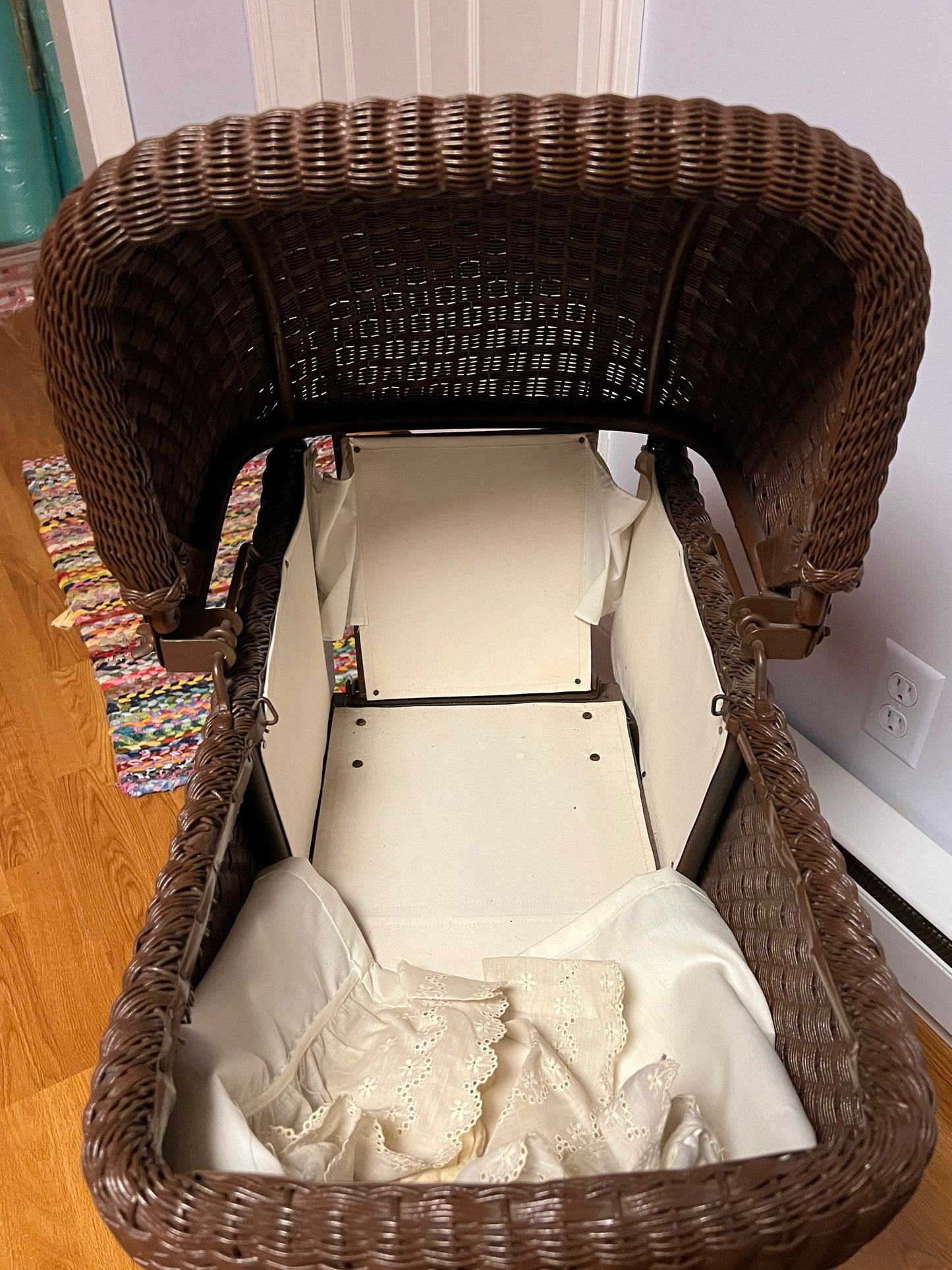 Antique Wicker baby pram doll carriage in beautiful condition
