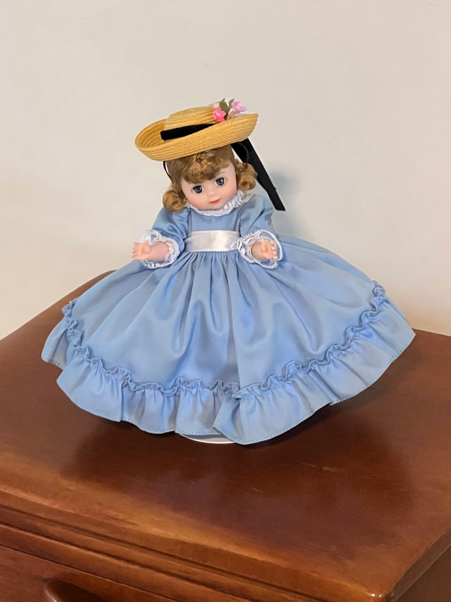 Madame Alexander Doll Betty Blue Model #420 Doll 8” tall, original box