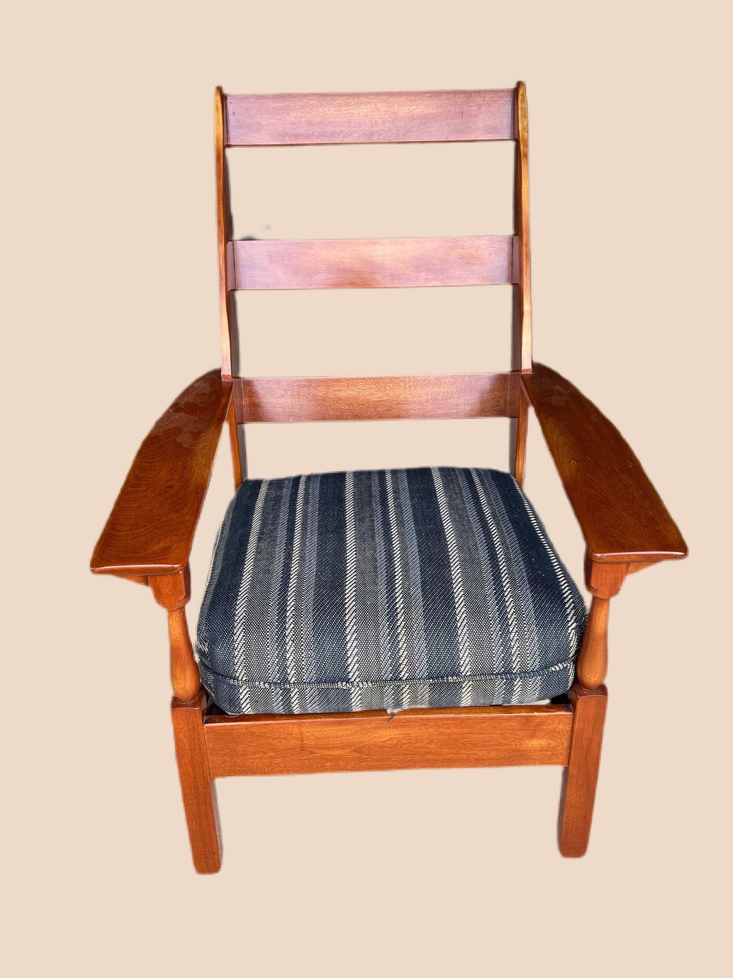 Cushman Mid Century Modern Fairfield High Back Chair No. 082, Chair with its original Cushions, Lover Antiques and Vintage