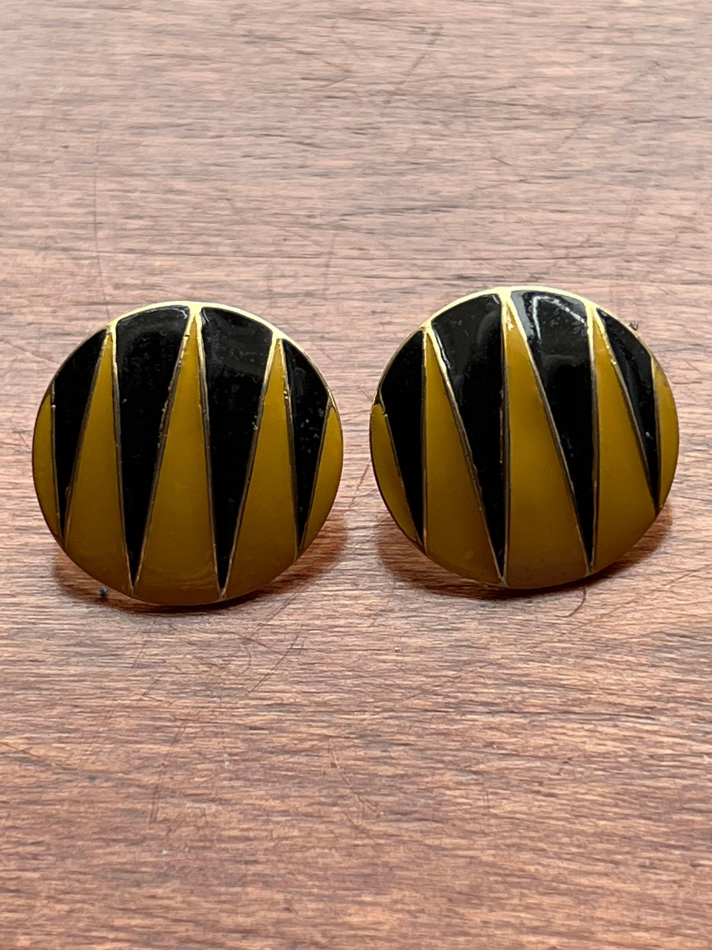 Vintage elegant black and yellow gold toned earrings earring jewelry