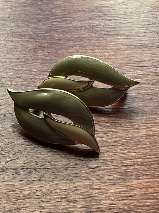 Vintage Trifari Earrings cream and gold drop type earring jewelry