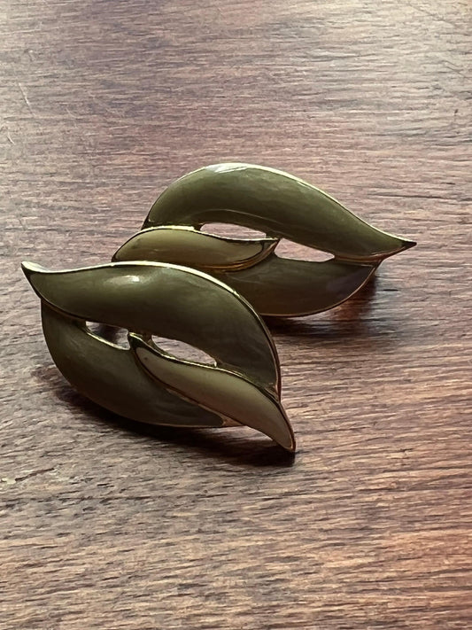 Vintage Trifari Earrings cream and gold drop type earring jewelry