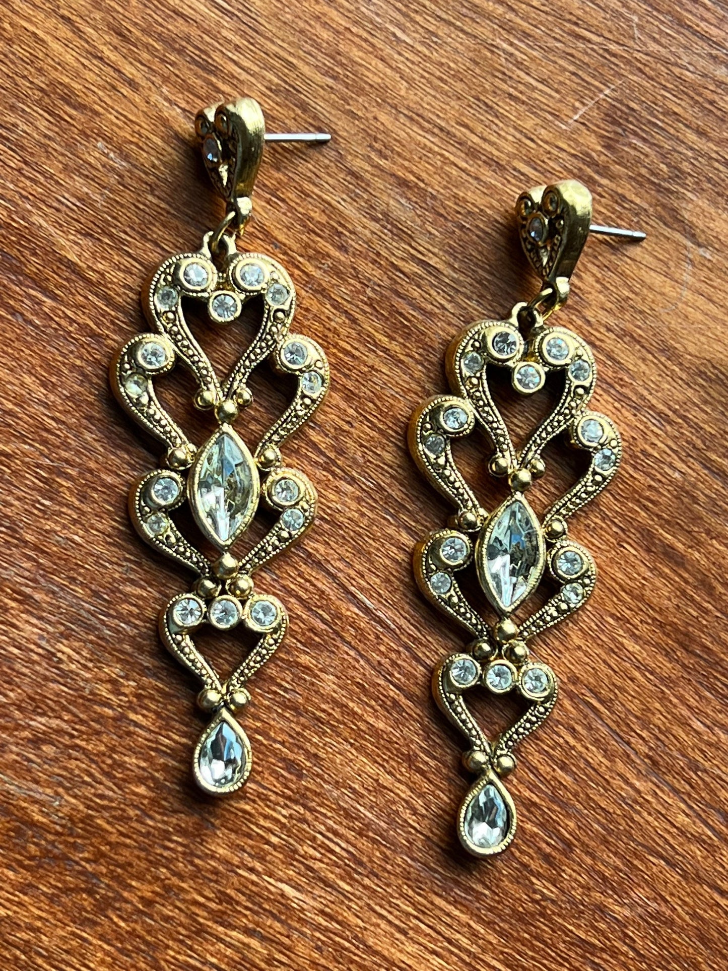 Vintage dangle earrings elegant hearts very pretty gold toned jewelry