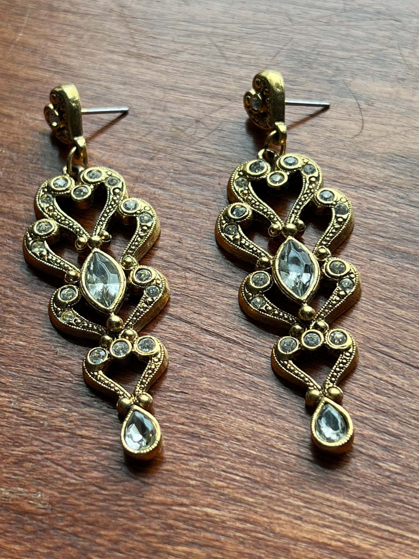 Vintage dangle earrings elegant hearts very pretty gold toned jewelry