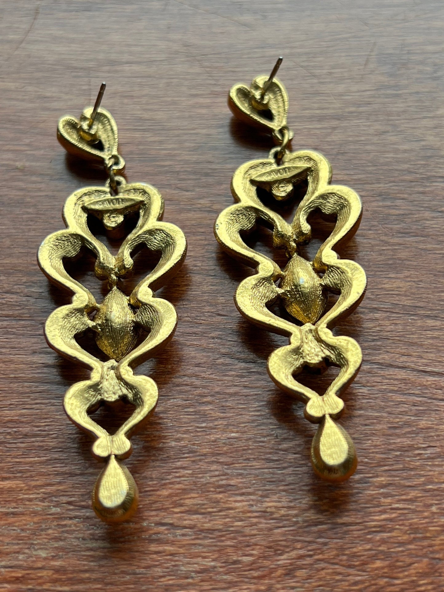 Vintage dangle earrings elegant hearts very pretty gold toned jewelry
