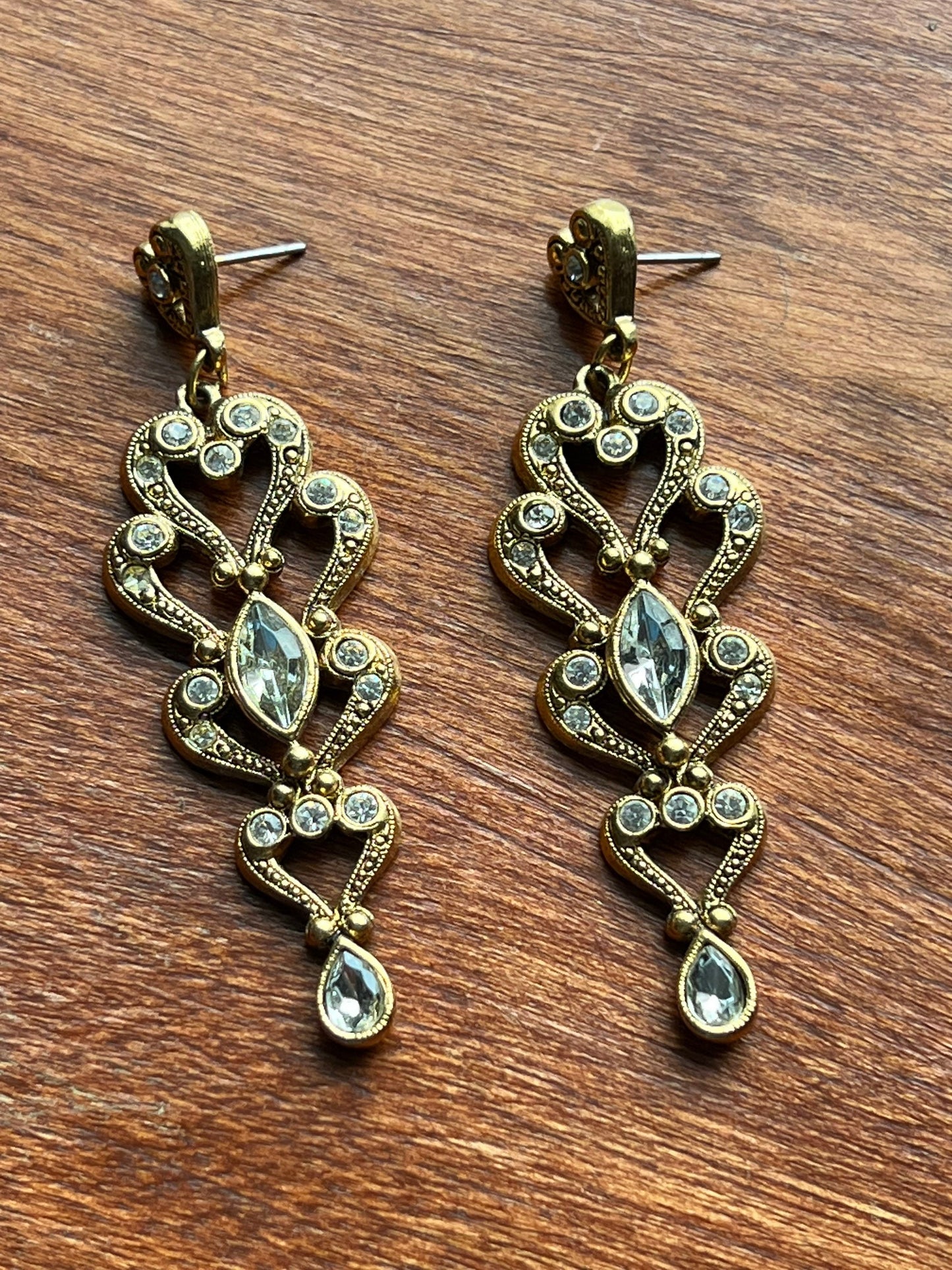 Vintage dangle earrings elegant hearts very pretty gold toned jewelry