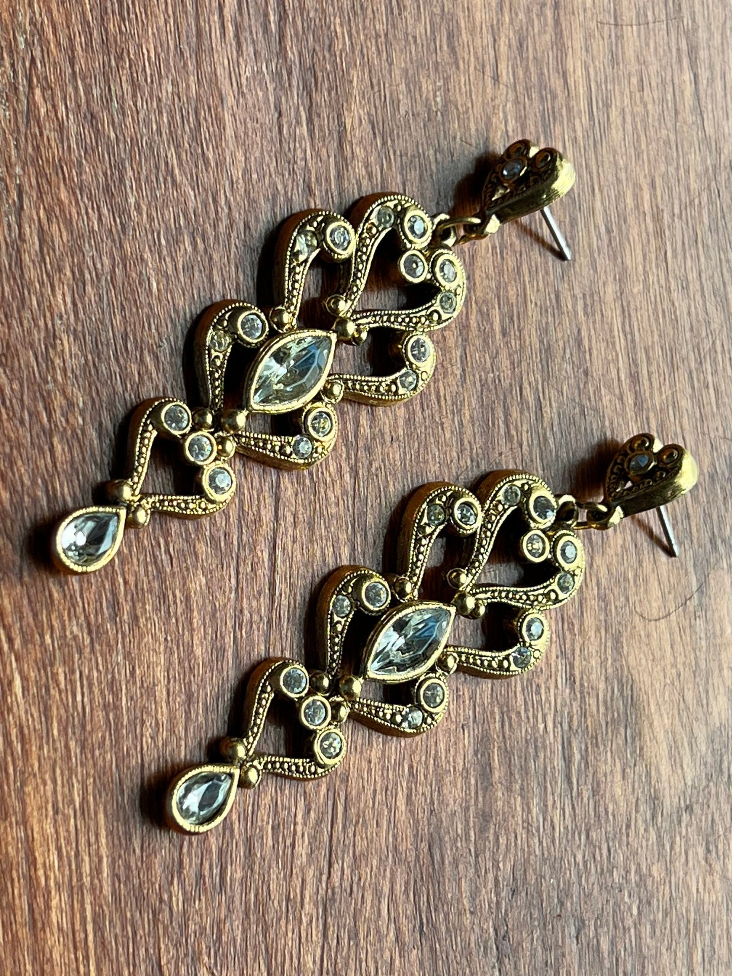 Vintage dangle earrings elegant hearts very pretty gold toned jewelry