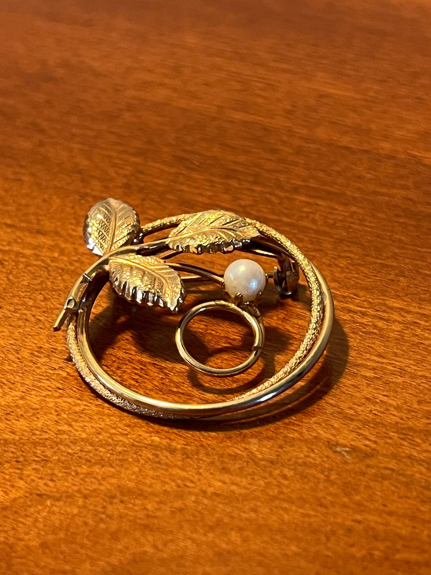 Vintage flower gold tone brooch, circle pin, circle brooches, pins jewelry, Lover Antiques and Vintage