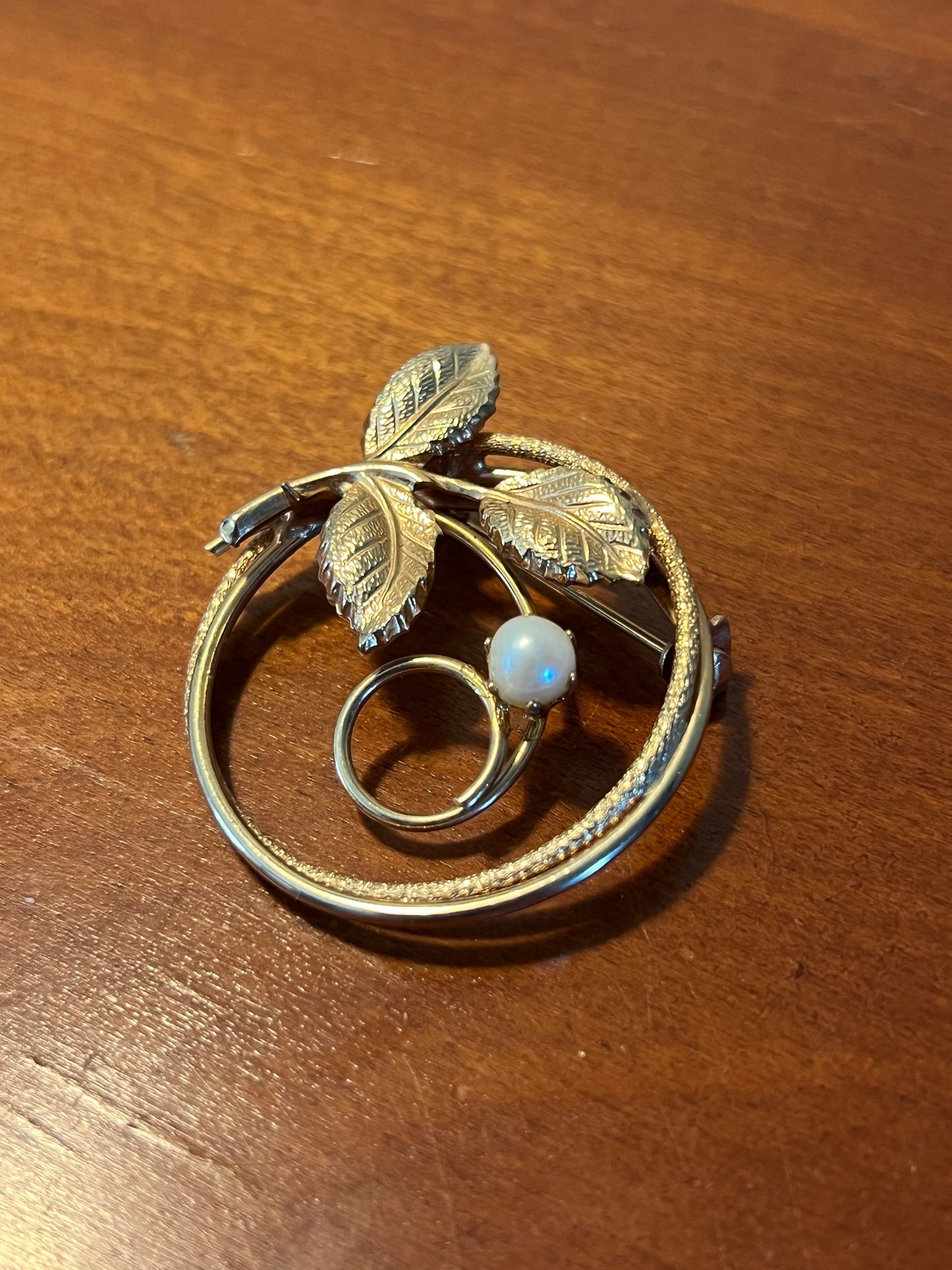 Vintage flower gold tone brooch, circle pin, circle brooches, pins jewelry, Lover Antiques and Vintage