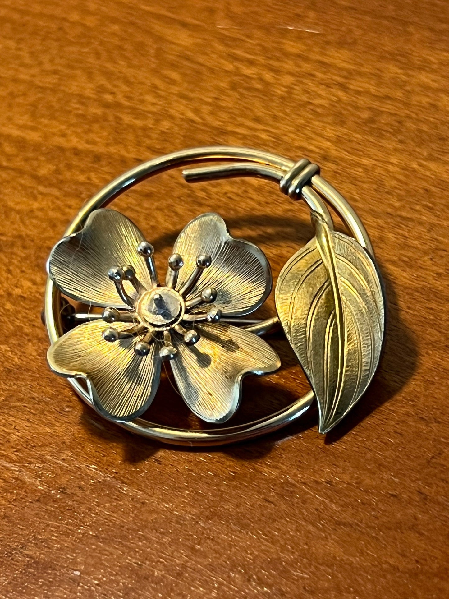 Vintage flower gold tone brooch pin circle brooches pins jewelry