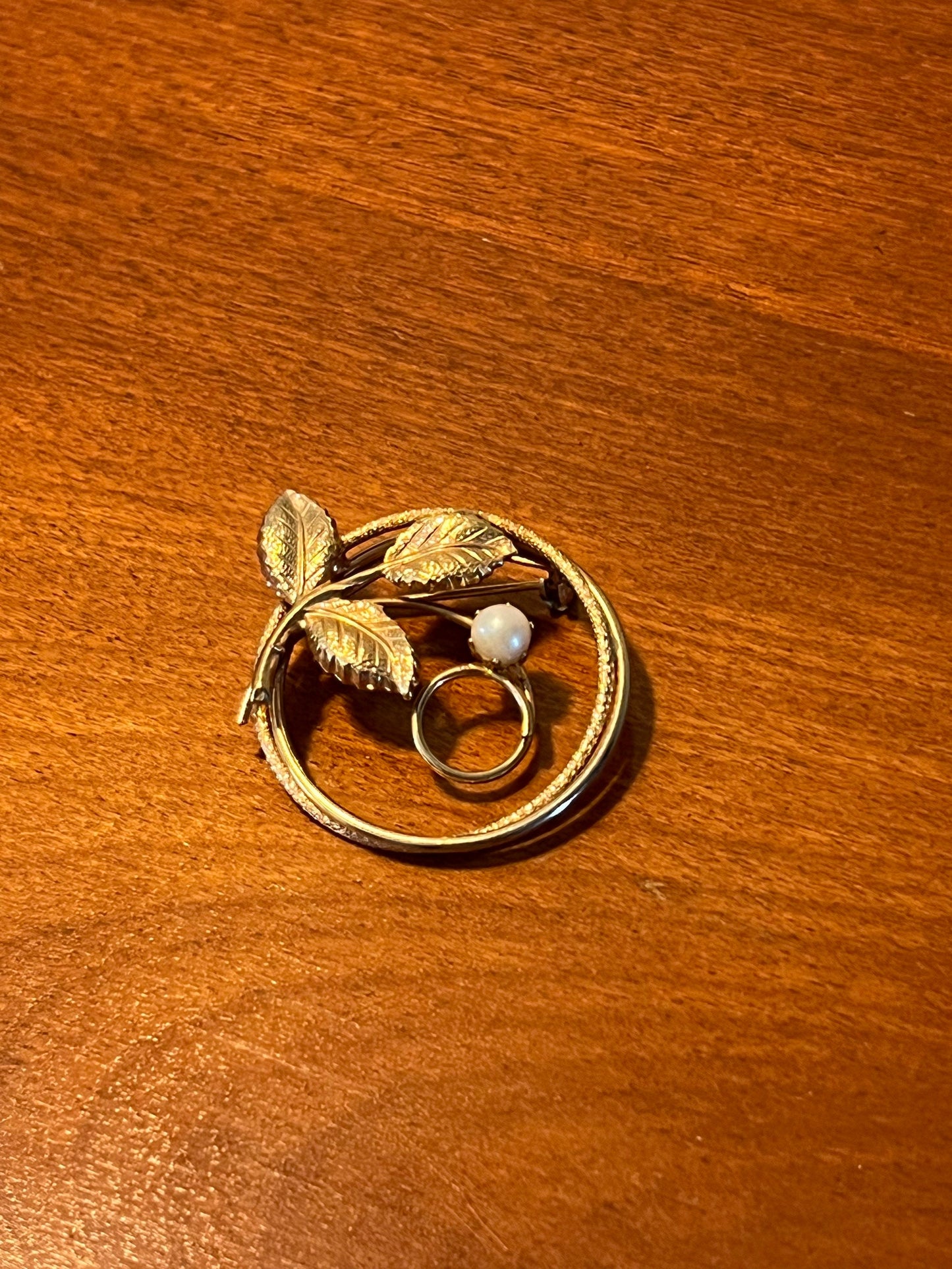 Vintage flower gold tone brooch, circle pin, circle brooches, pins jewelry, Lover Antiques and Vintage