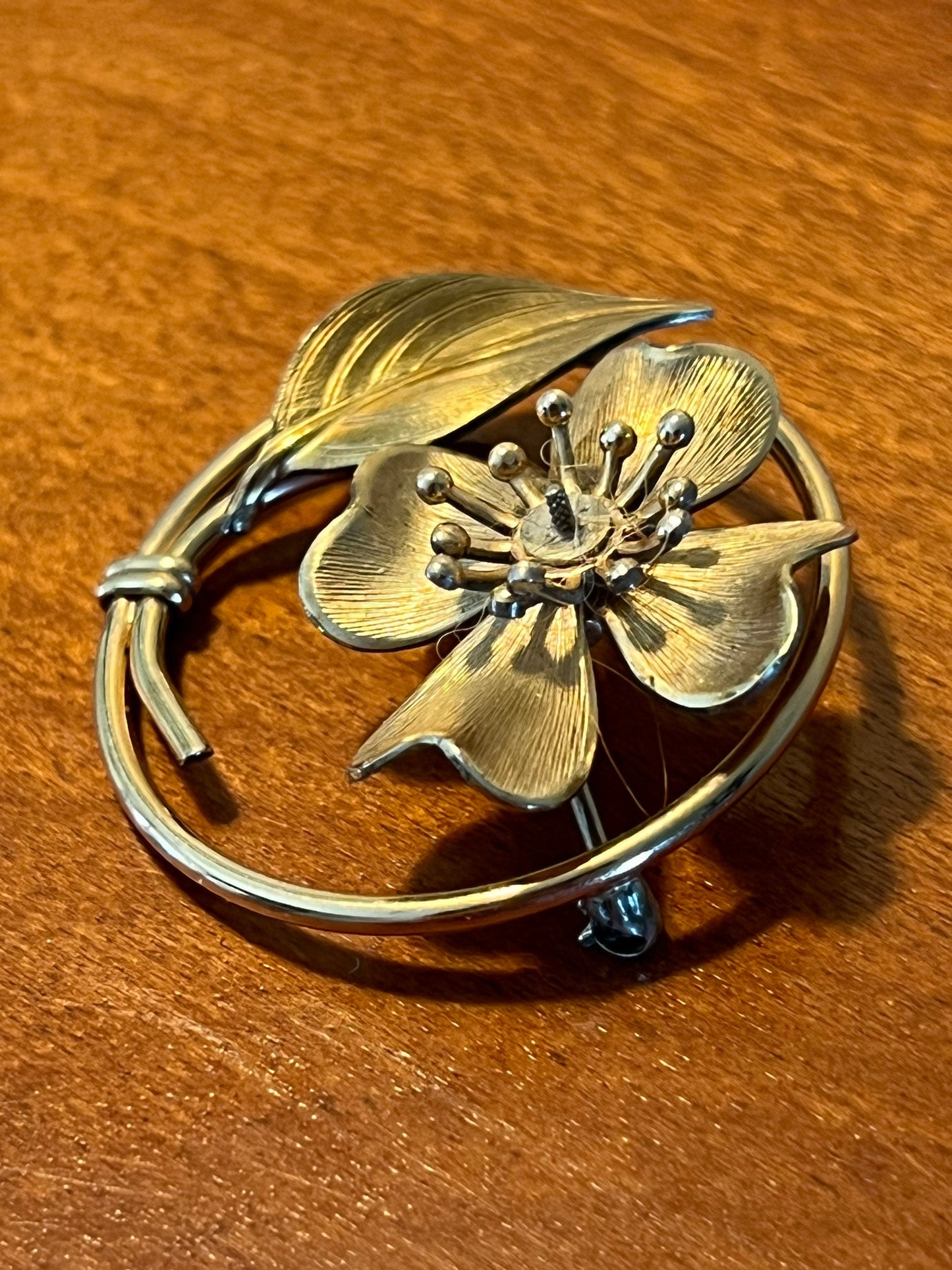 Vintage flower gold tone brooch pin circle brooches pins jewelry