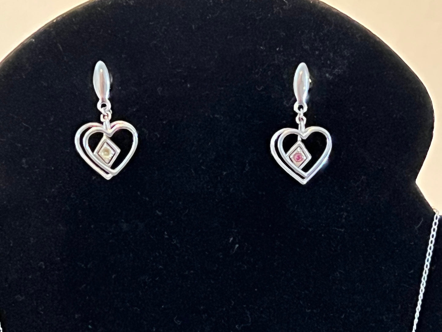 Vintage heart shaped silver tone earrings and necklace set jewelry Lover Antiques and Vintage