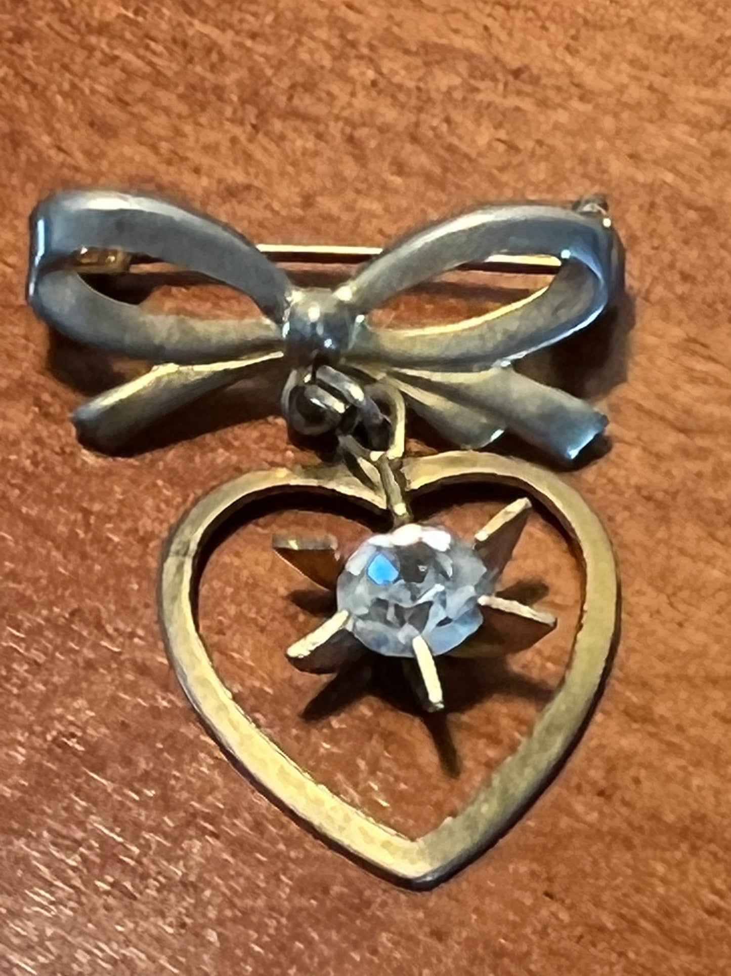 Vintage bow and heart pin jewelry brooch gift gold tone