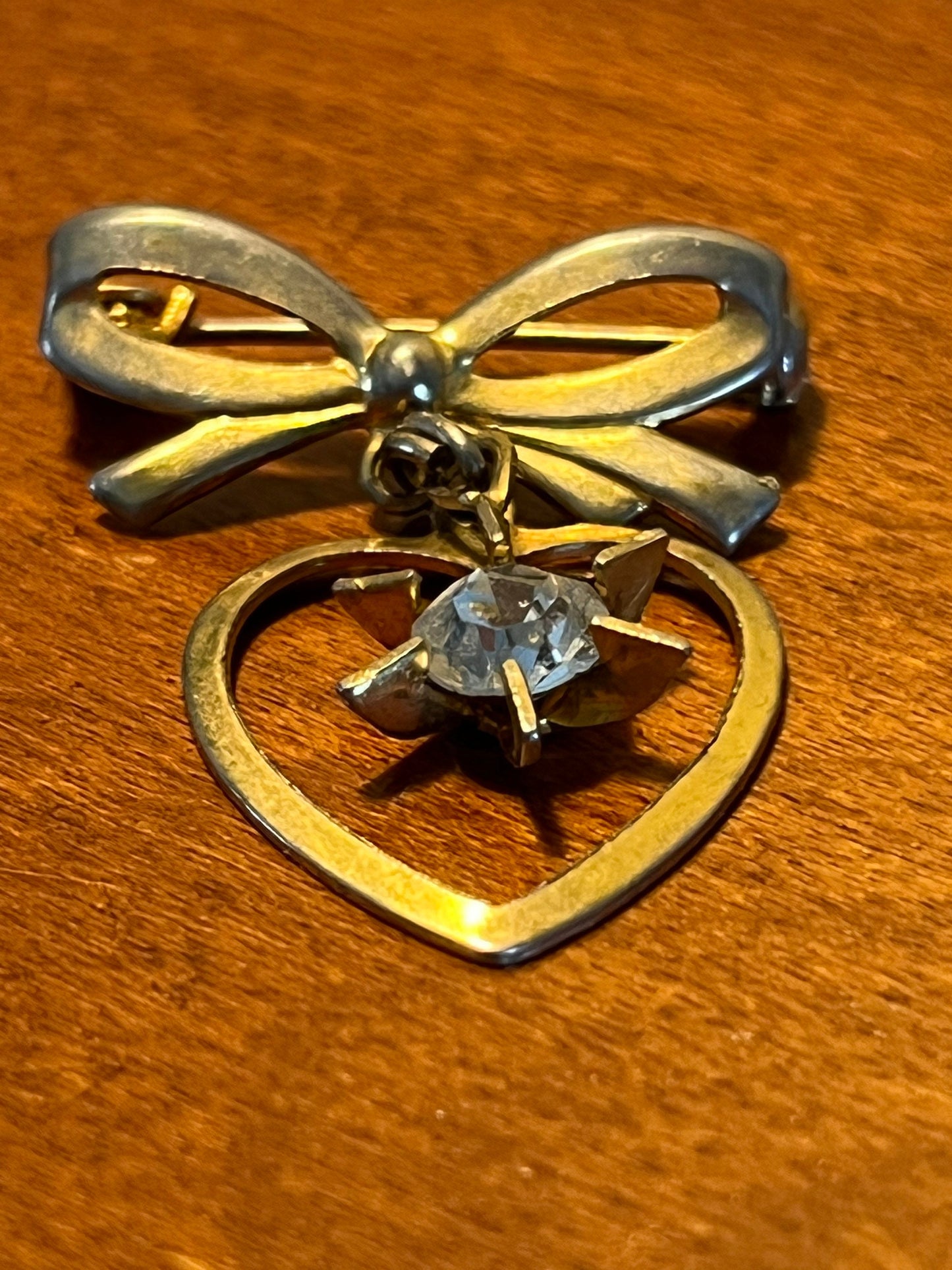 Vintage bow and heart pin jewelry brooch gift gold tone