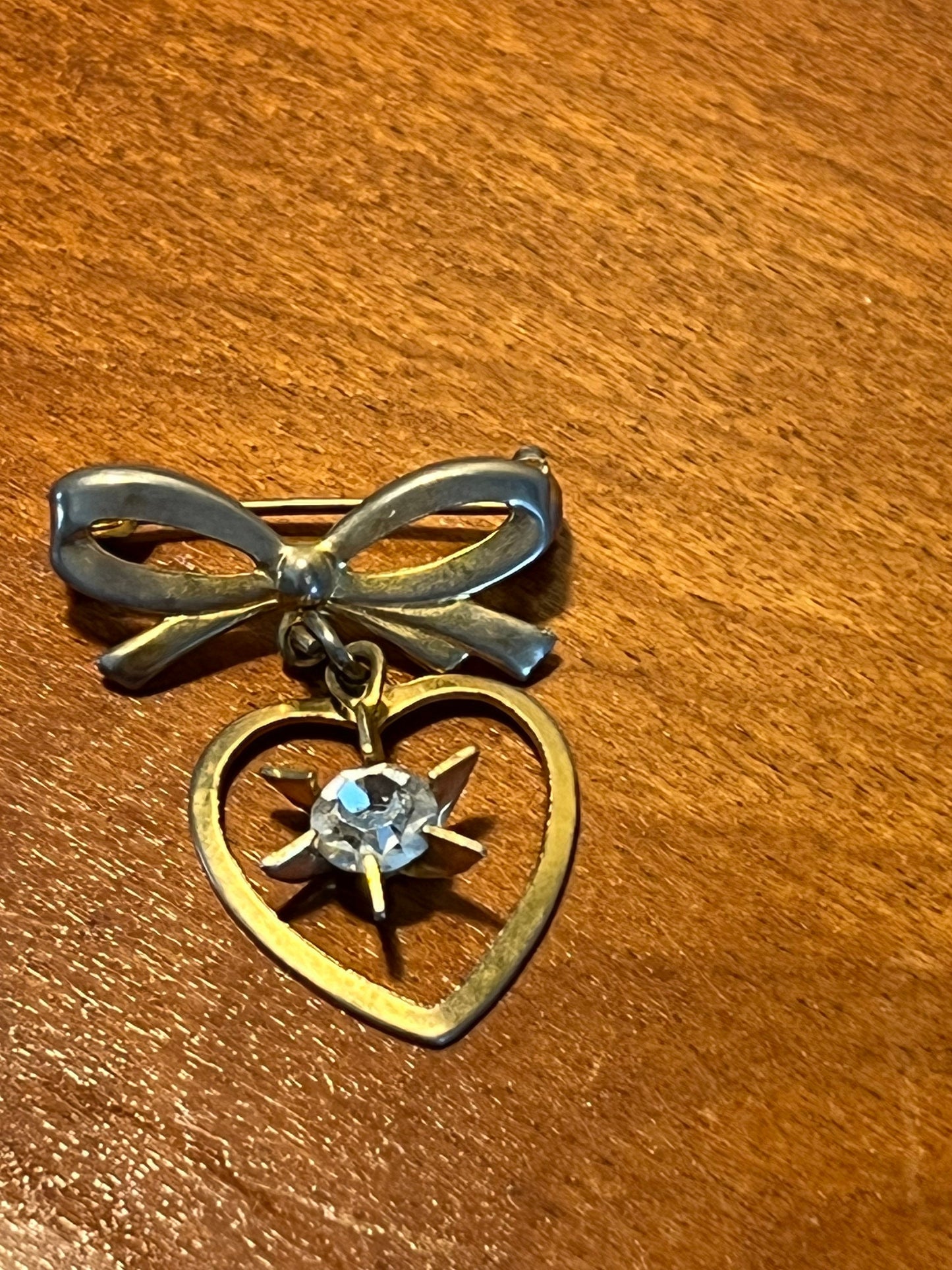 Vintage bow and heart pin jewelry brooch gift gold tone