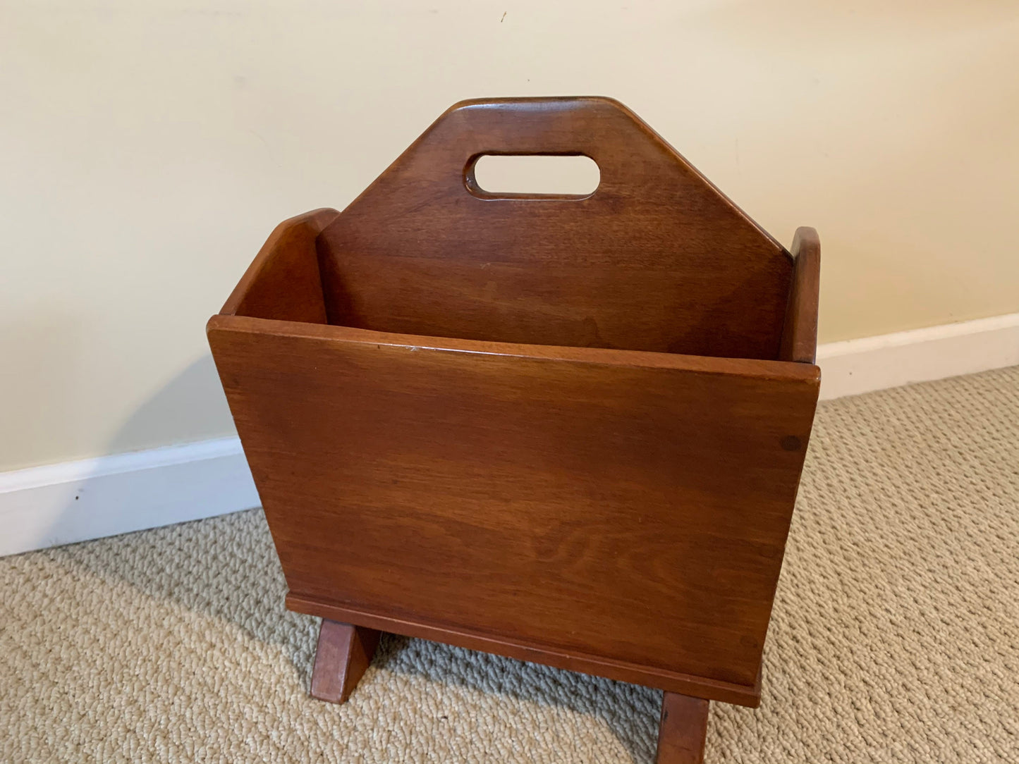 Cushman Colonial Creations Bromley Magazine Basket Rack No. 5303 vintage furniture