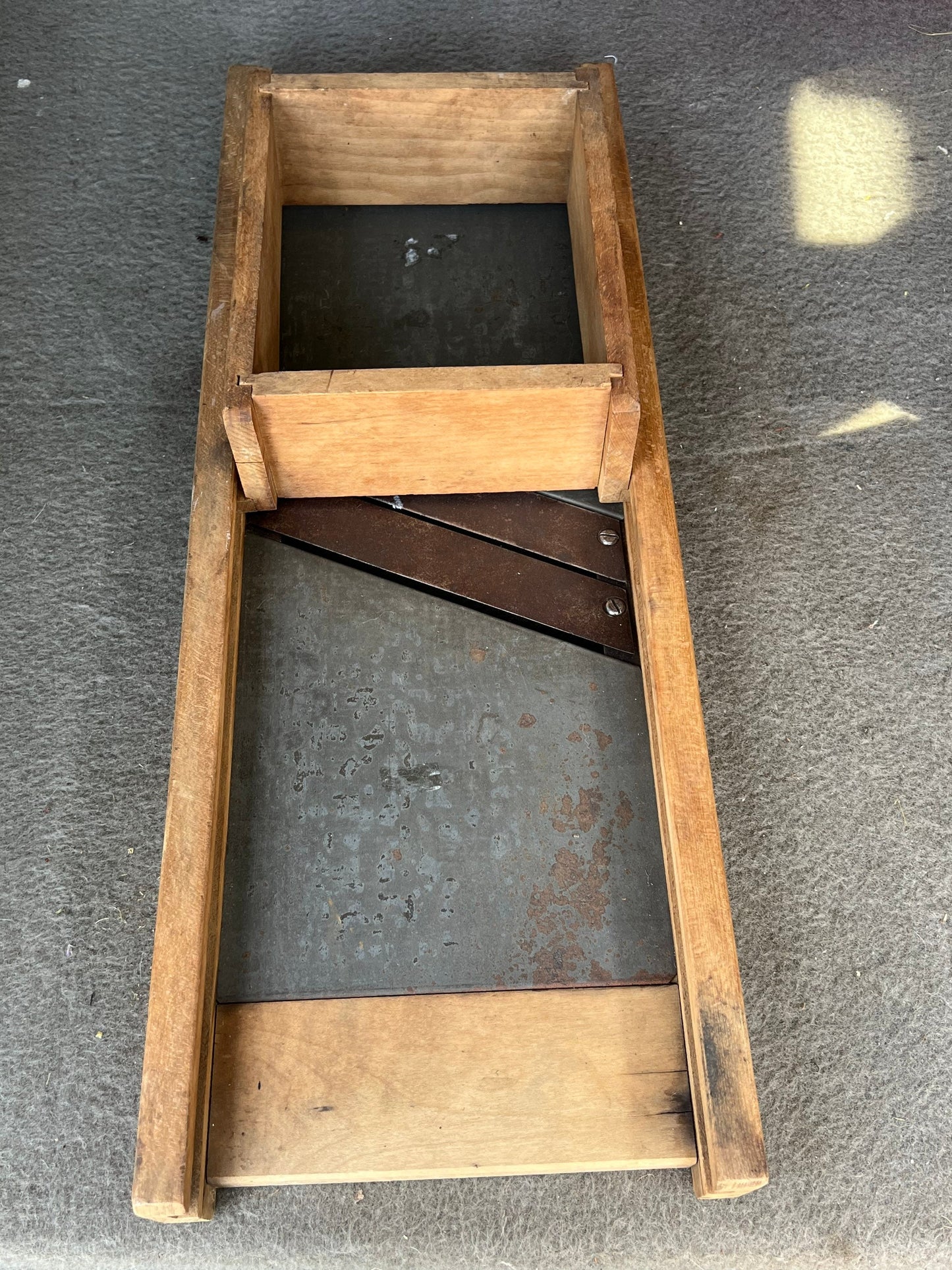 Tee-Dee wooden kraut cutter is marked 672-W T&D MFG Co. INDPLS, USA Vintage Wood Cut
