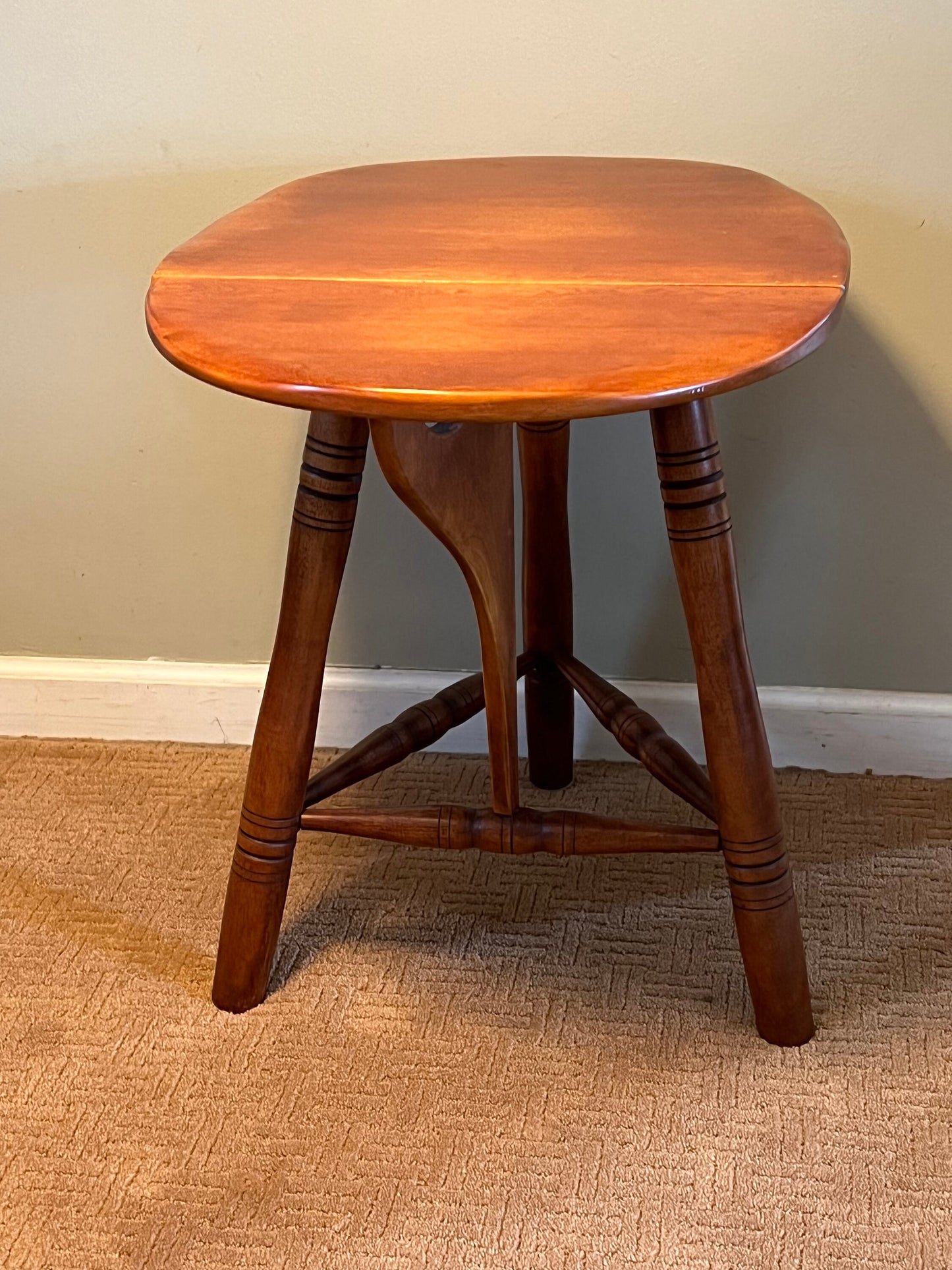 Cushman Colonial Creations Tripod Drop Leaf End Table No. 3-21, Lover Antiques and Vintage