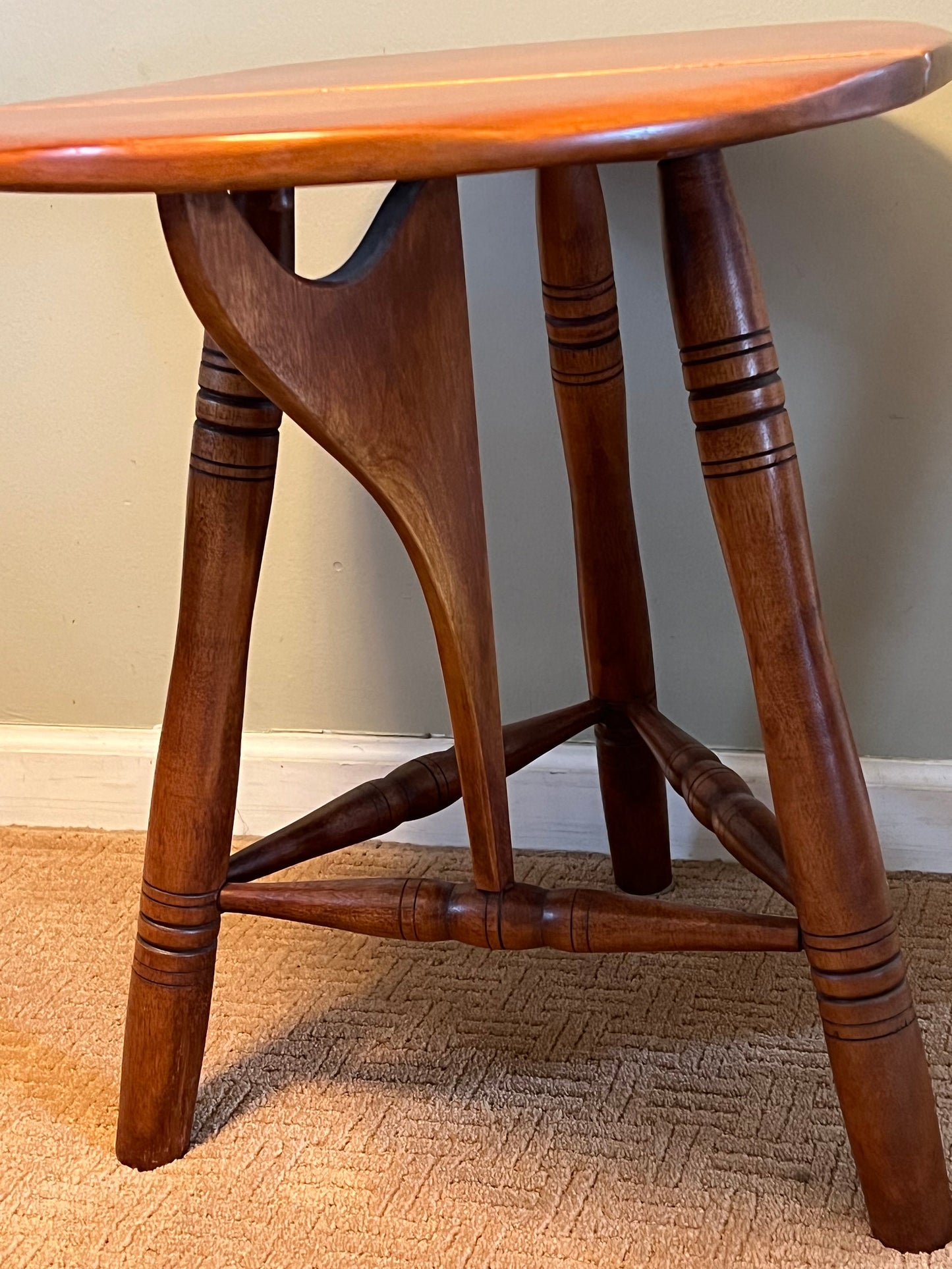 Cushman Colonial Creations Tripod Drop Leaf End Table No. 3-21, Lover Antiques and Vintage