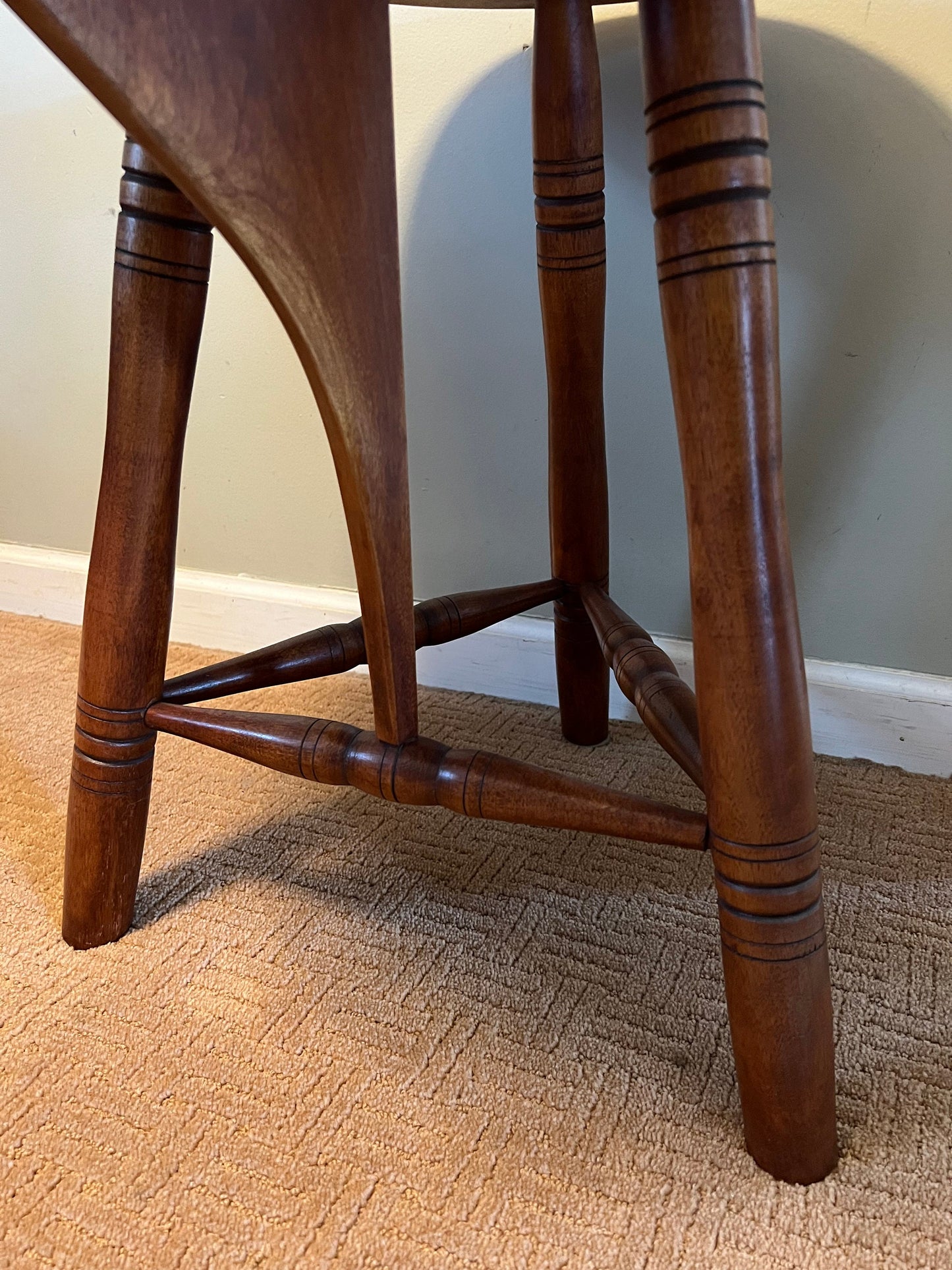 Cushman Colonial Creations Tripod Drop Leaf End Table No. 3-21, Lover Antiques and Vintage