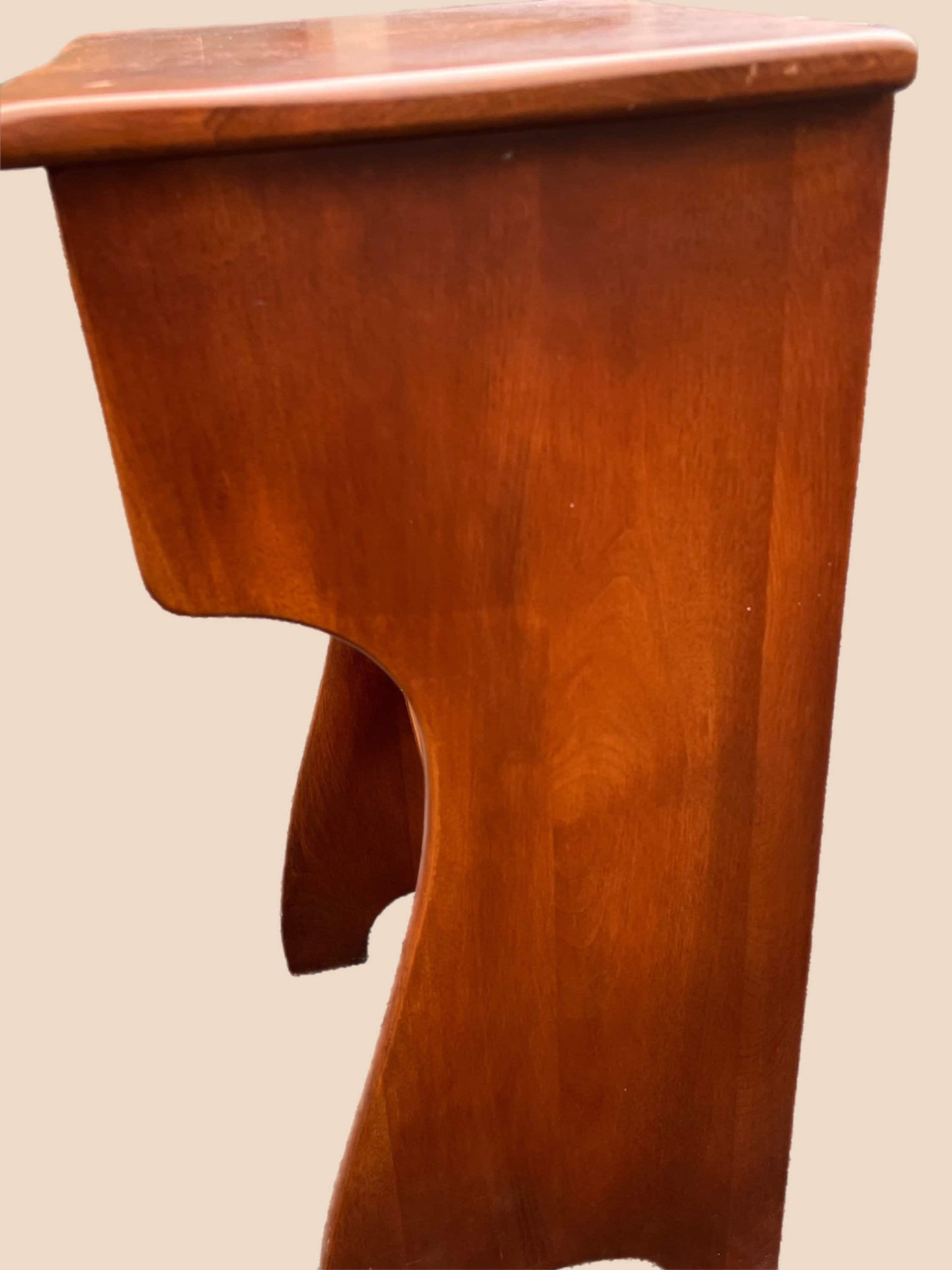 Cushman Colonial Creations Molly Stark Night Table No. 2059 end table side nightstand