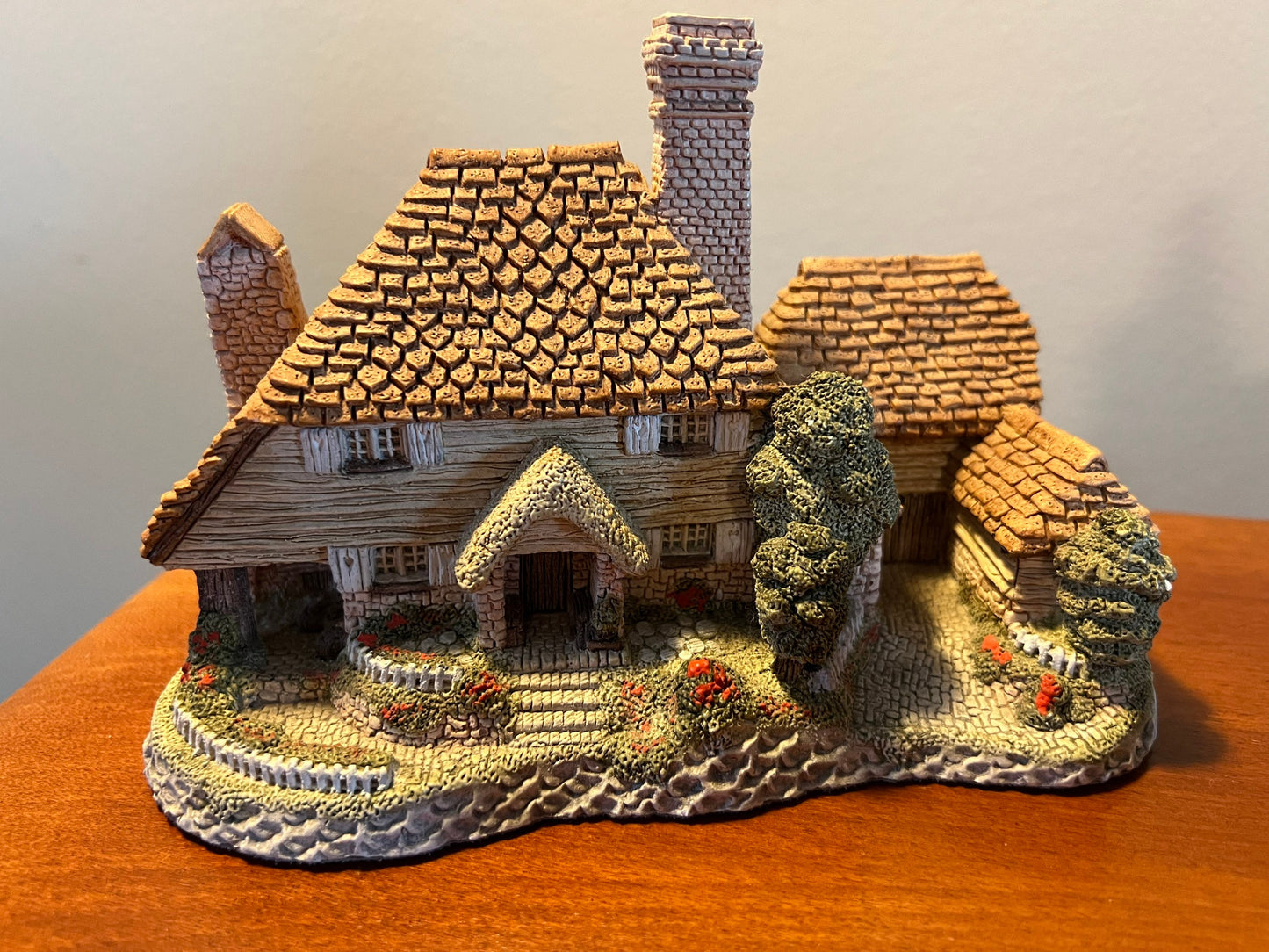 Vintage David Winter handmade hand painted by John Hine, LTD Great Britain set of 4 Shirehall Kent Cottage The Chapel Barley Malt Kiln