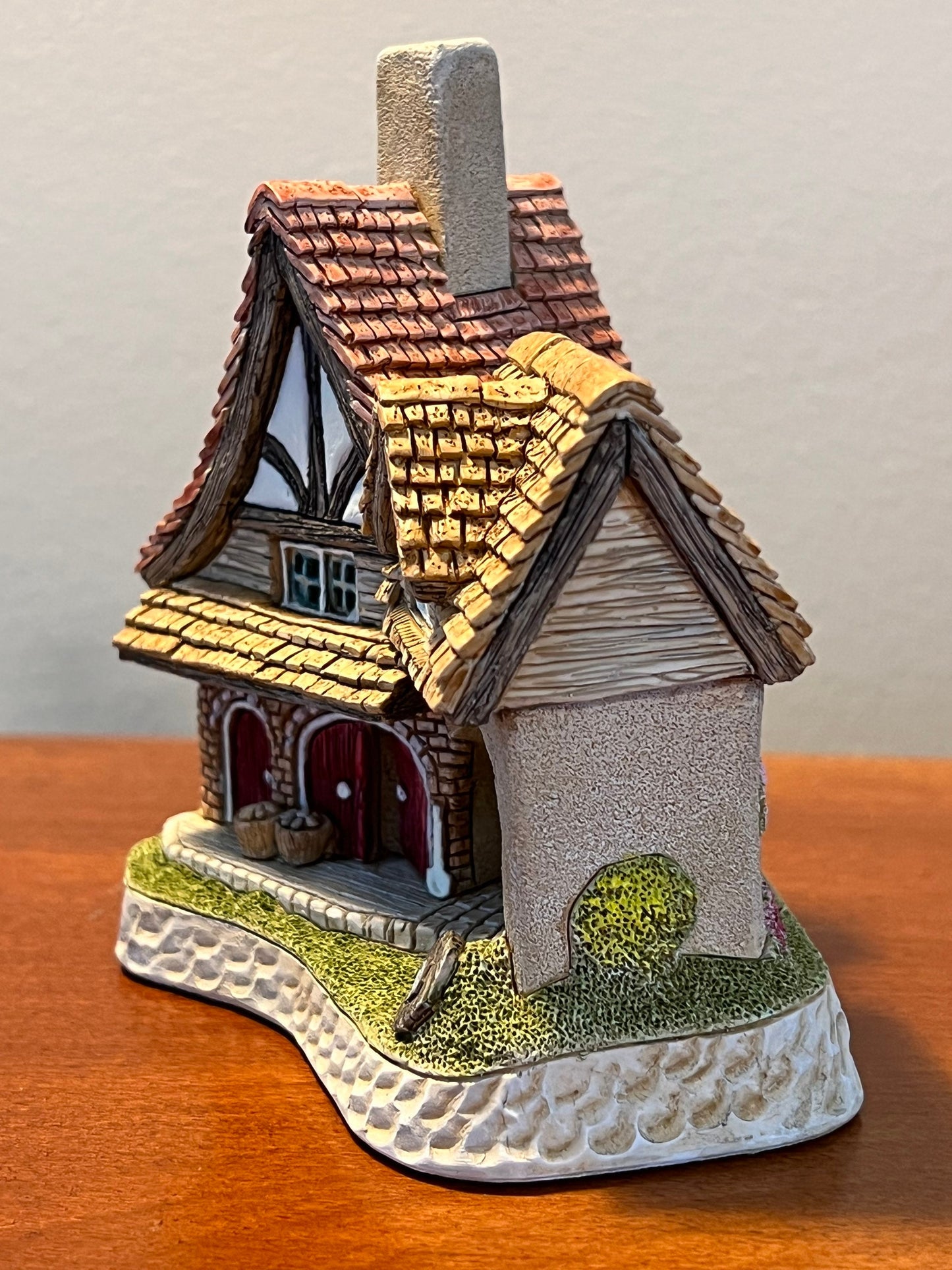 Vintage Firkin Cottage by David Winter Cottages handmade hand painted by John Hine, LTD Great Britain 2001