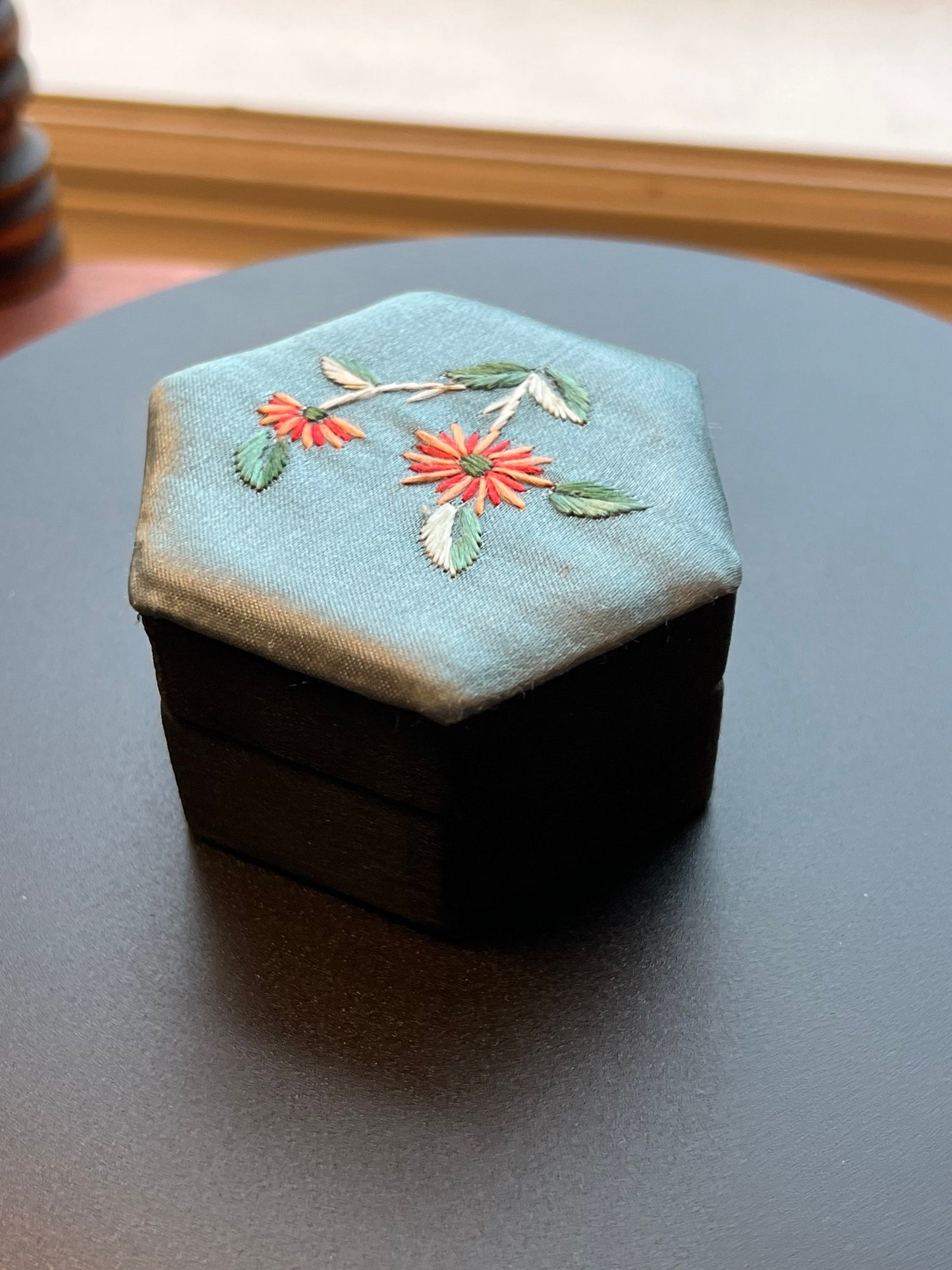 Vintage Flower Embossed Pentagon Ring Jewelry Box with embroidered lid gift boxes