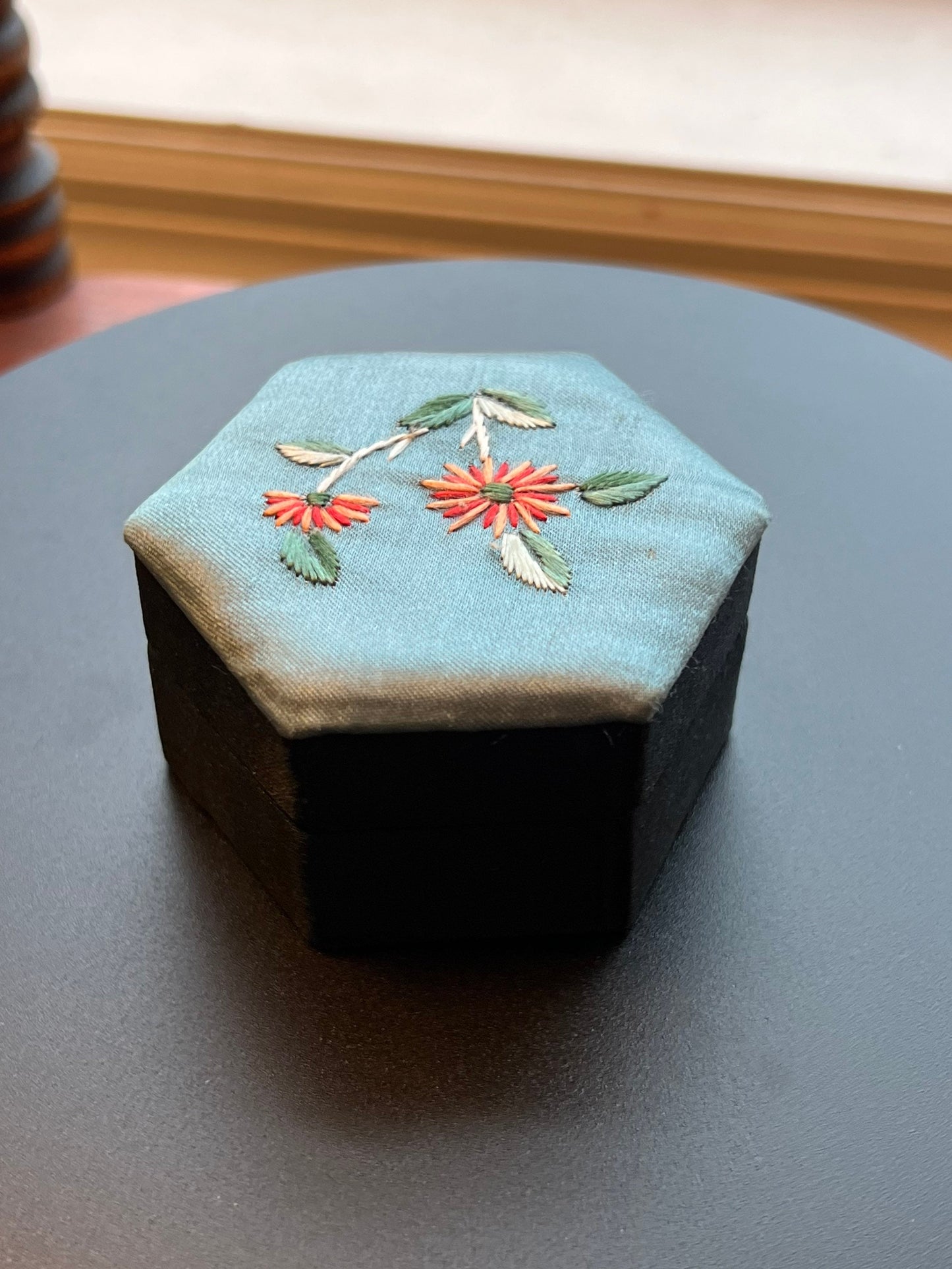 Vintage Flower Embossed Pentagon Ring Jewelry Box with embroidered lid gift boxes