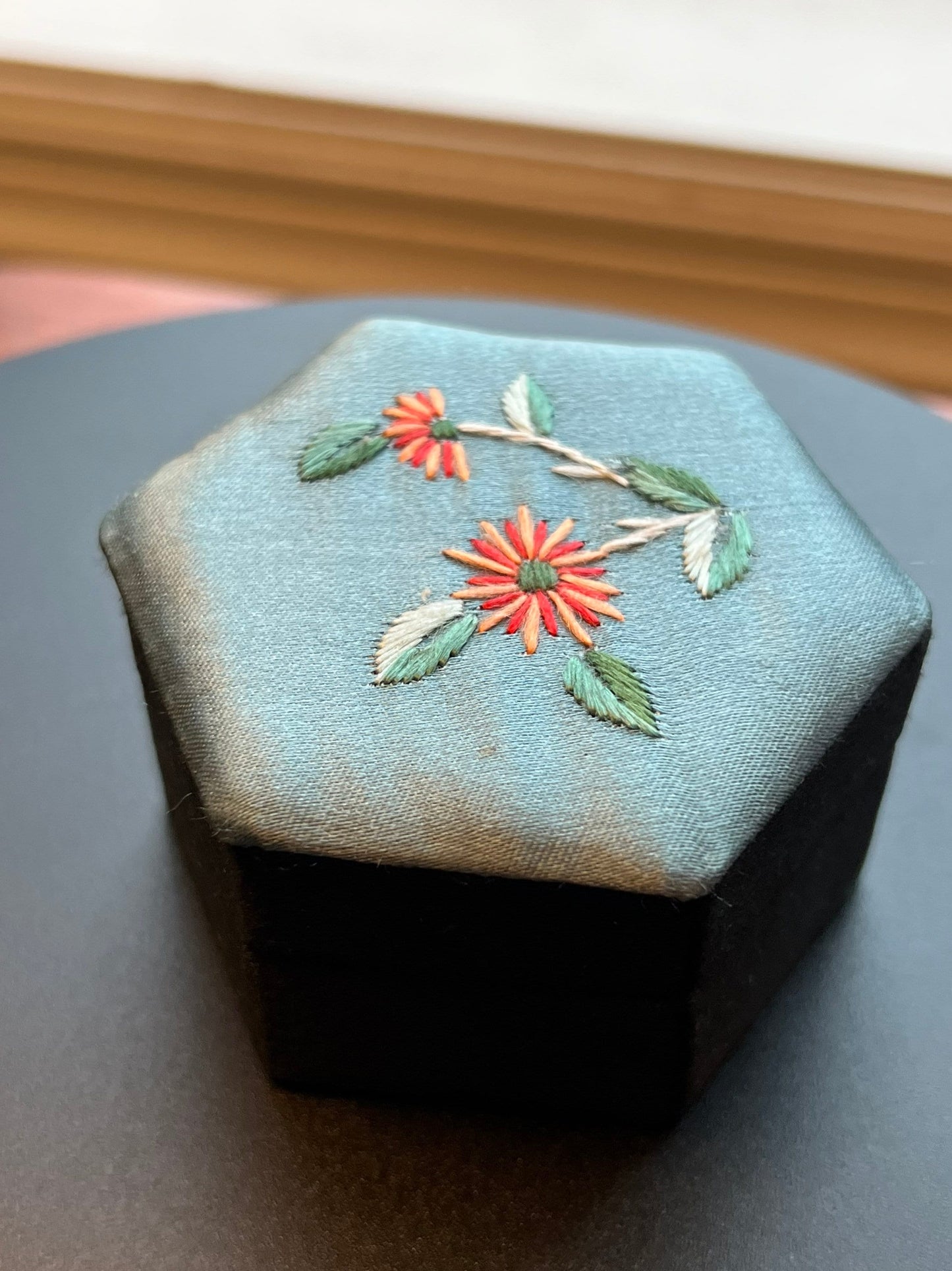 Vintage Flower Embossed Pentagon Ring Jewelry Box with embroidered lid gift boxes