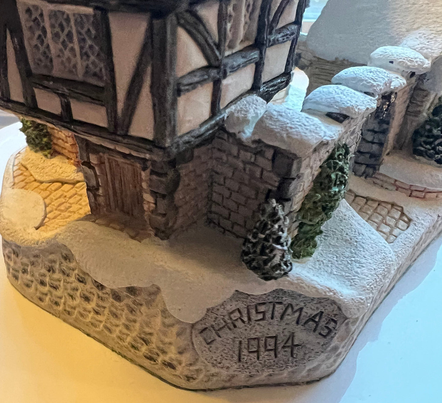 Vintage The Scrooge Family Home by David Winter Cottages handmade hand painted Great Britain figures figurines 1993