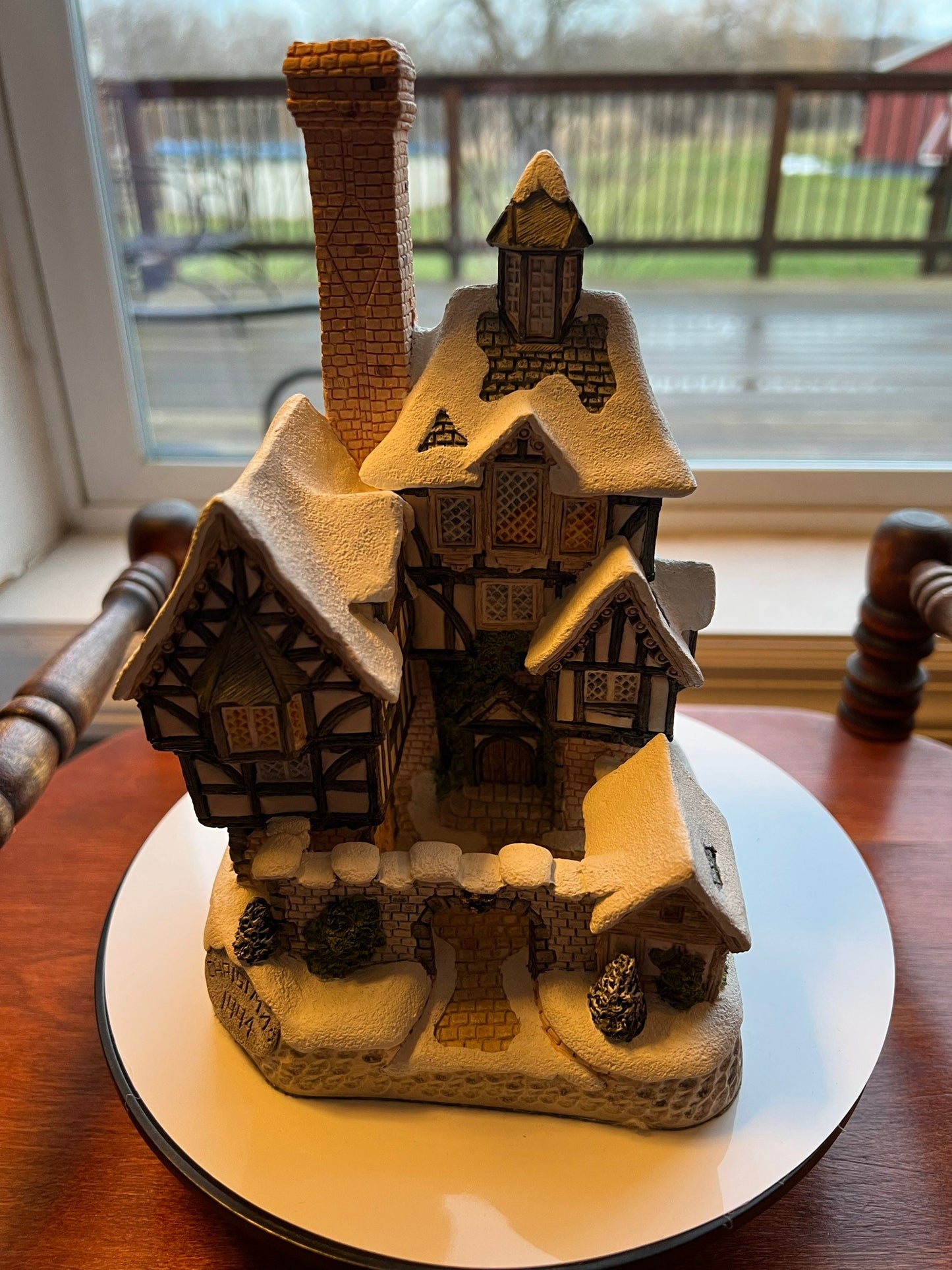 Vintage The Scrooge Family Home by David Winter Cottages handmade hand painted Great Britain figures figurines 1993