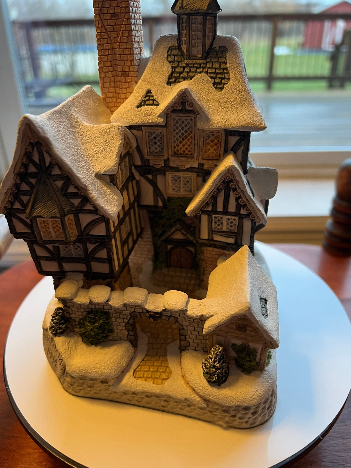 Vintage The Scrooge Family Home by David Winter Cottages handmade hand painted Great Britain figures figurines 1993