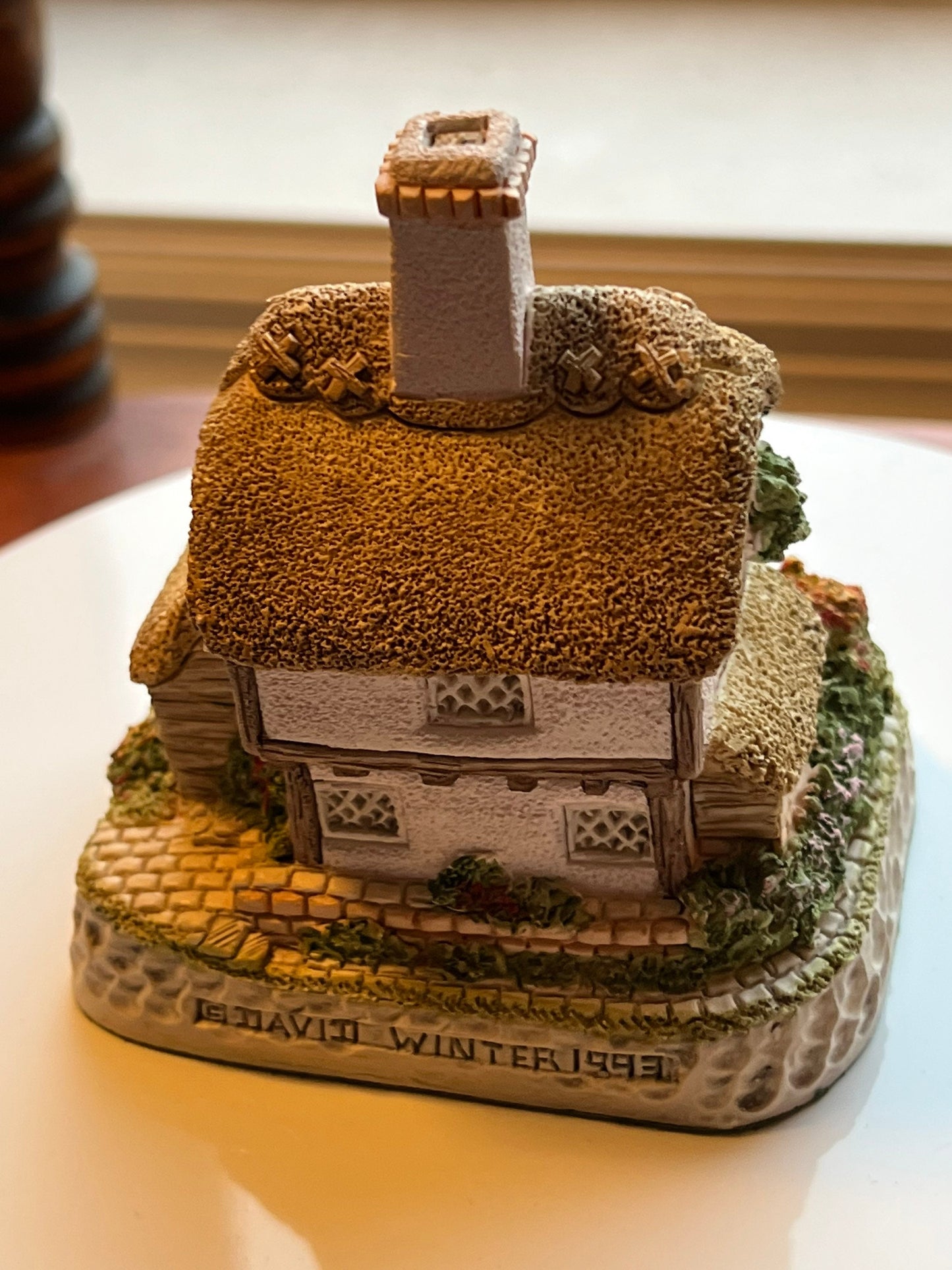 Vintage One Acre Cottage David Winter Cottages handmade hand painted Great Britain figures figurines 1993 John Hine House Houses