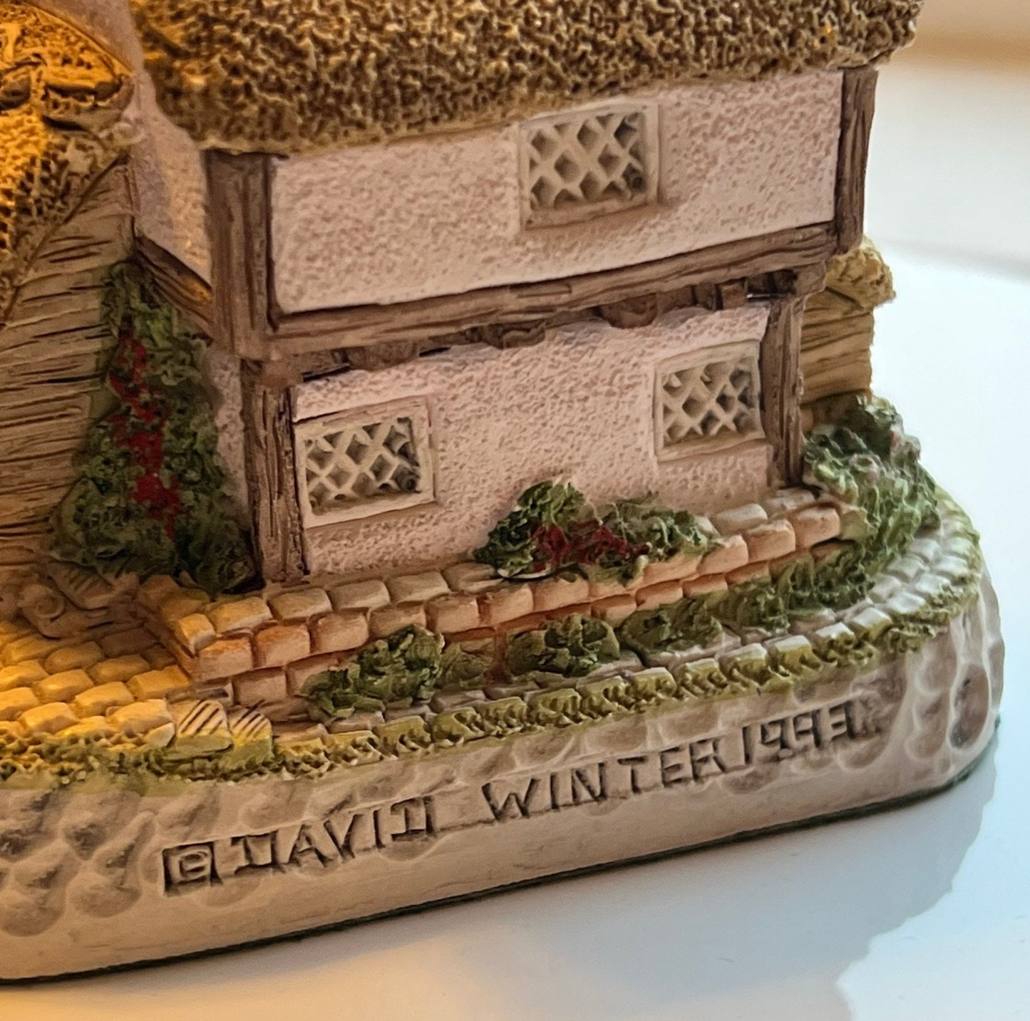 Vintage One Acre Cottage David Winter Cottages handmade hand painted Great Britain figures figurines 1993 John Hine House Houses