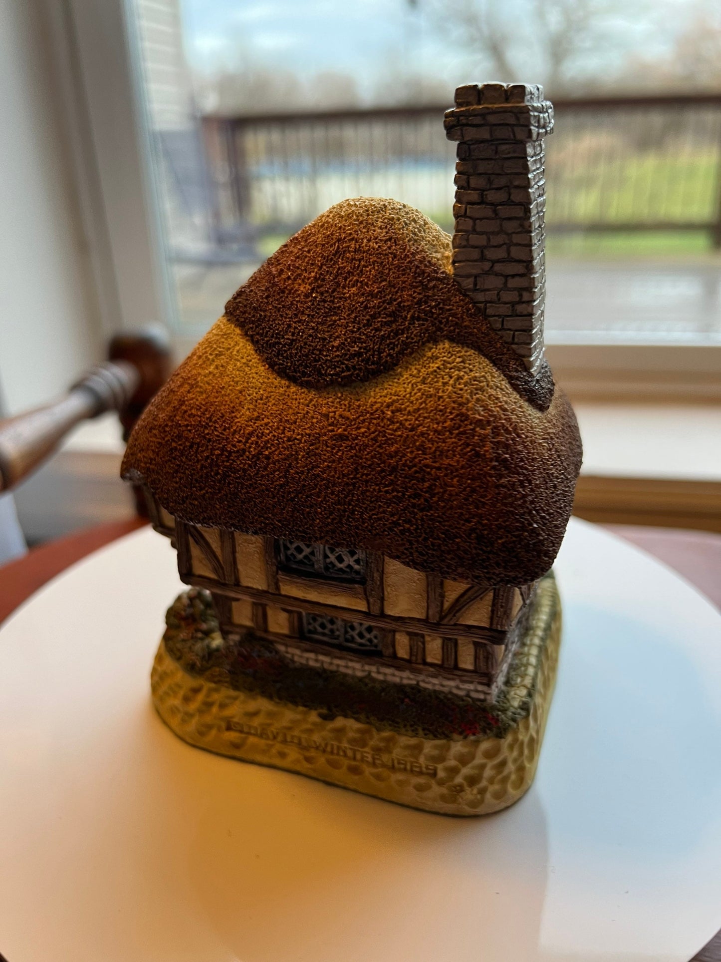 Vintage Pudding Cottage by David Winter Cottages handmade hand painted Great Britain figures figurines