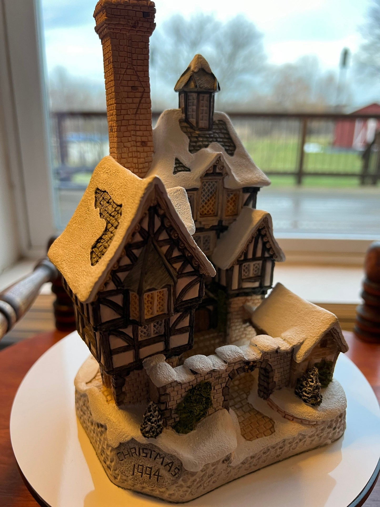 Vintage The Scrooge Family Home by David Winter Cottages handmade hand painted Great Britain figures figurines 1993