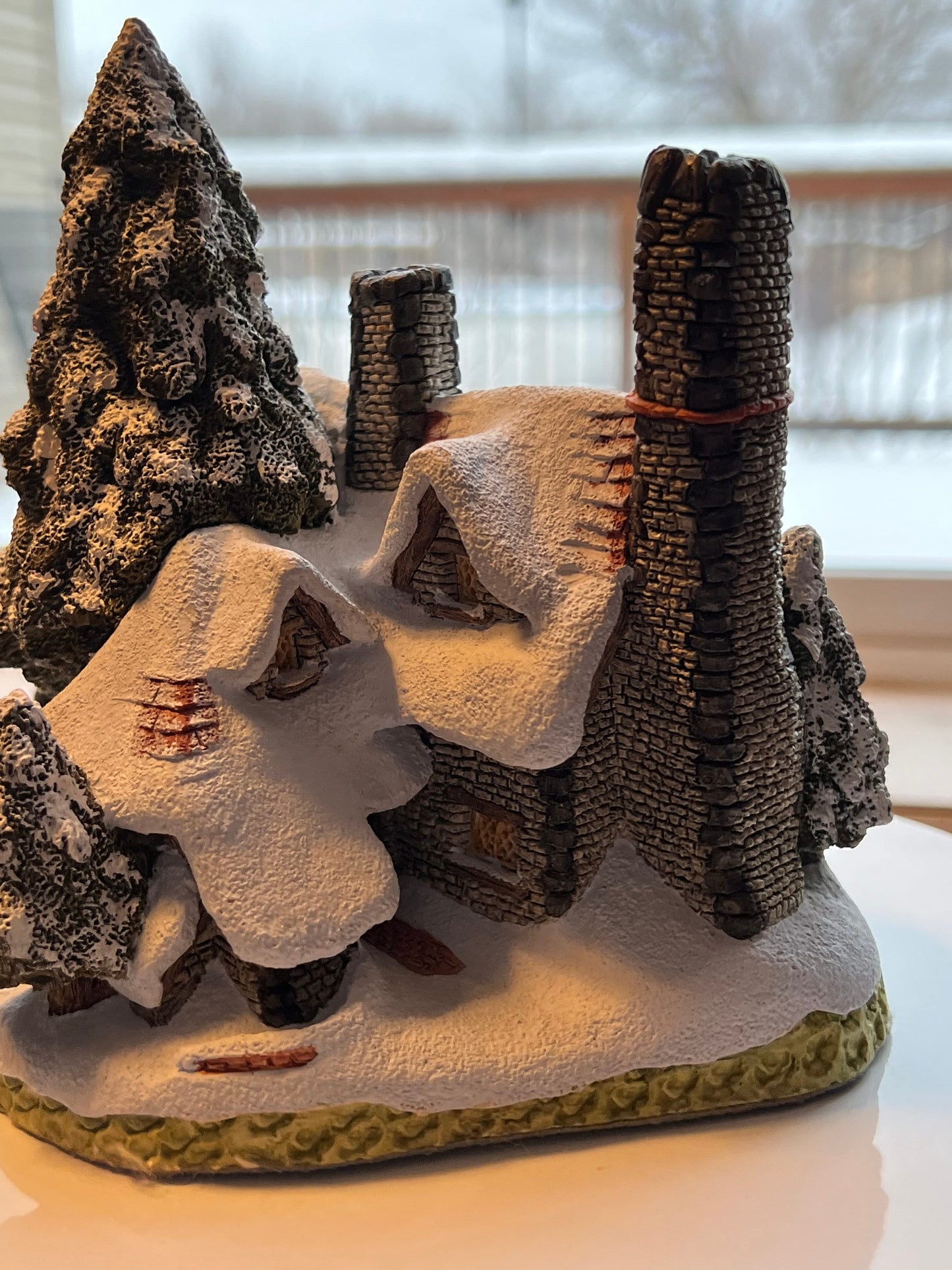 Vintage David Winter Snow Cottage 1984 handmade cottage hand painted Great Britain figurines David Hine cottages