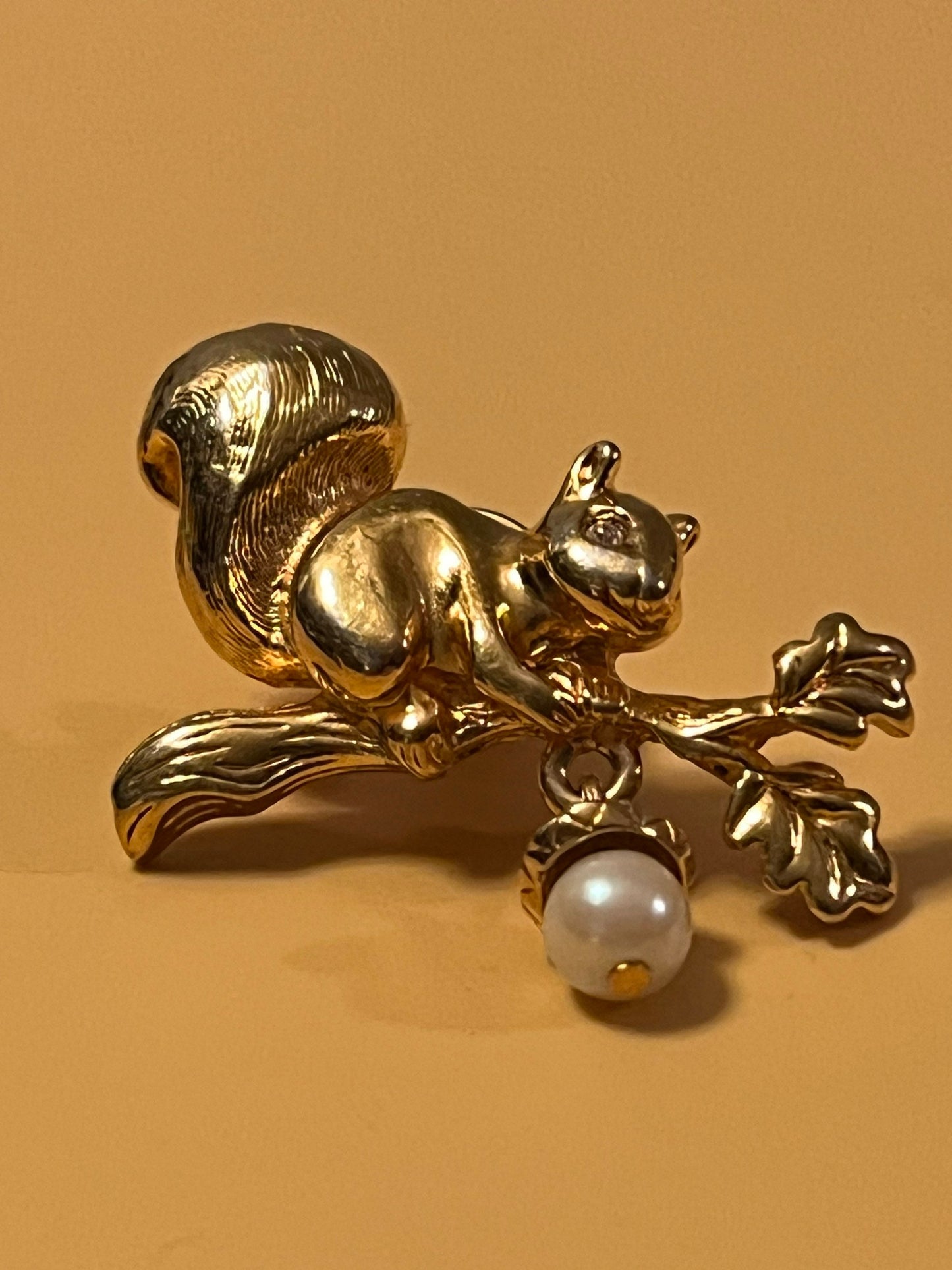 Vintage Squirrel on a branch Signed Avon 1994 Gold Tone Pin Brooch Pin Jewelry Squirrels