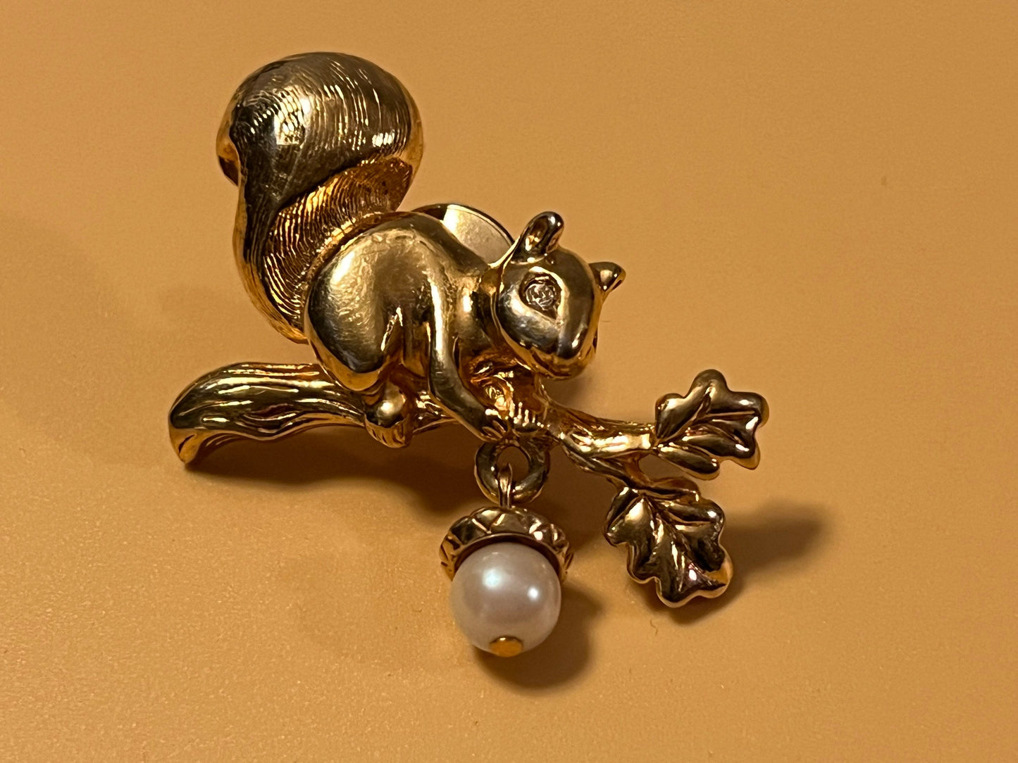 Vintage Squirrel on a branch Signed Avon 1994 Gold Tone Pin Brooch Pin Jewelry Squirrels