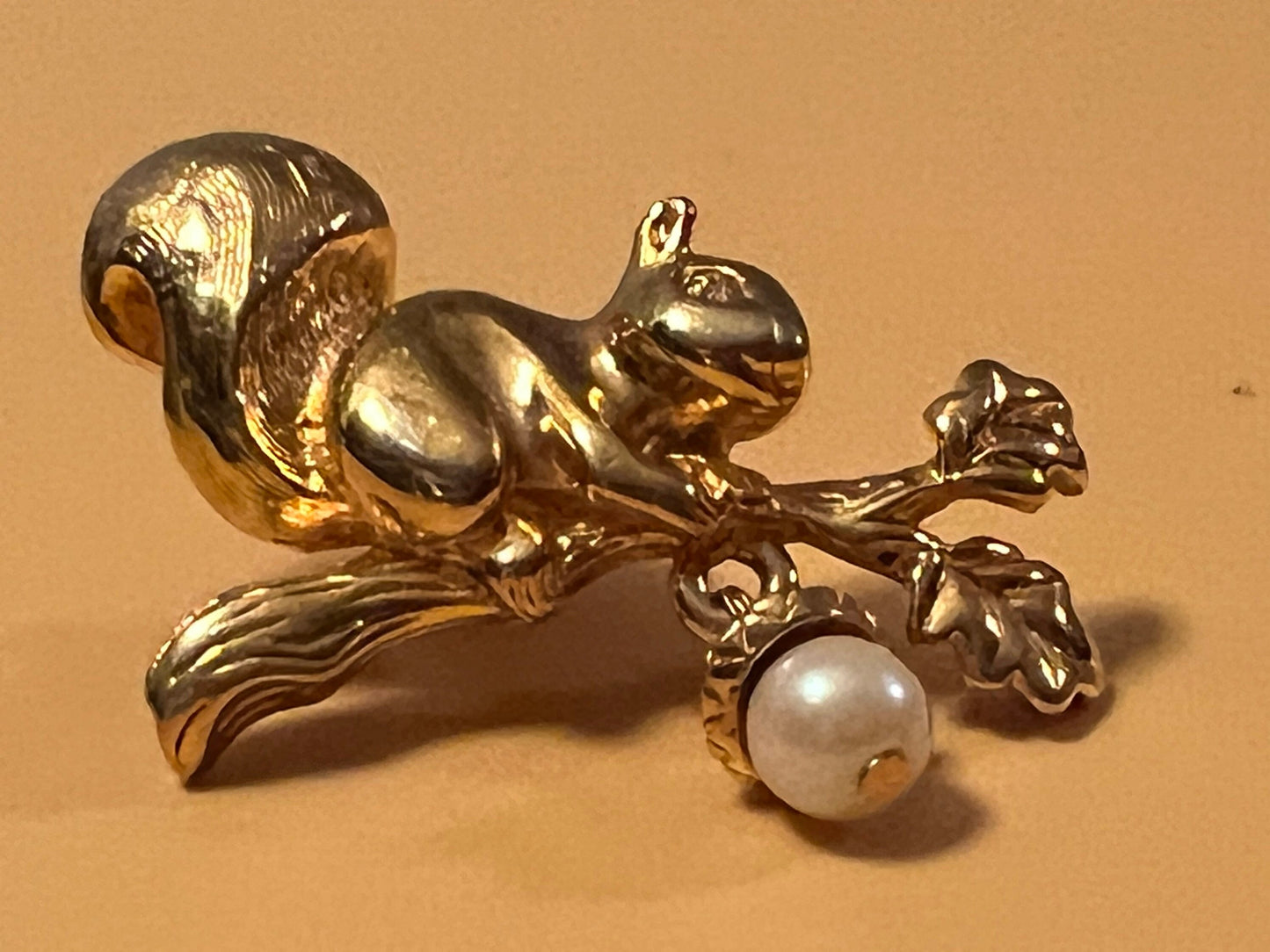 Vintage Squirrel on a branch Signed Avon 1994 Gold Tone Pin Brooch Pin Jewelry Squirrels