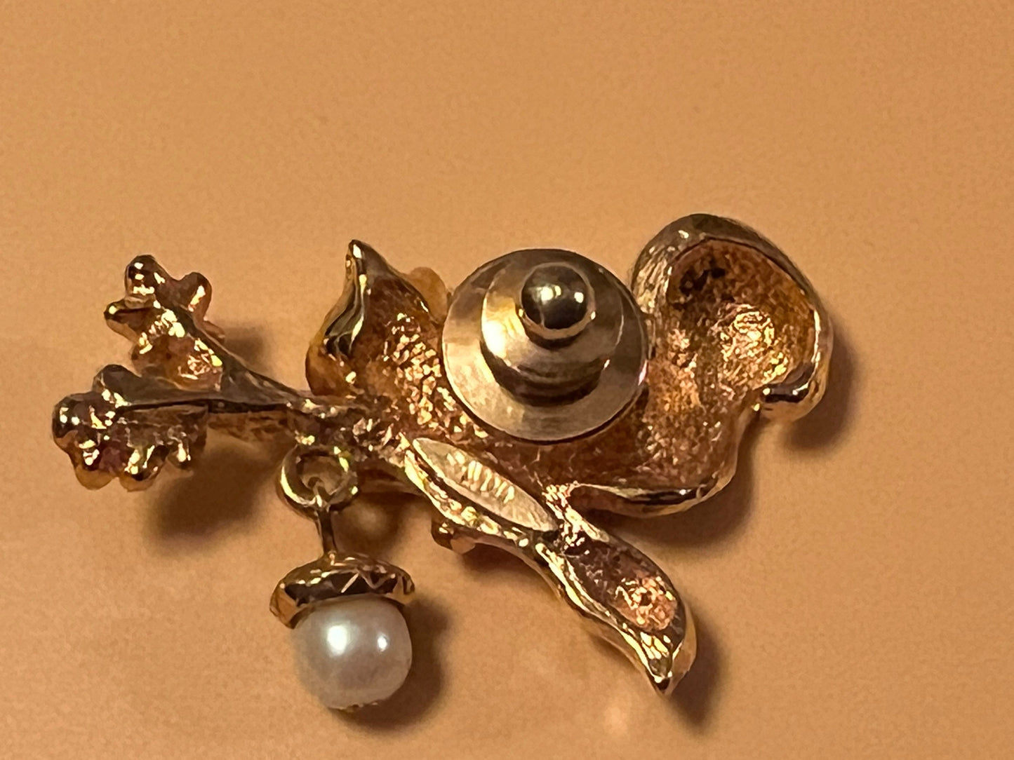 Vintage Squirrel on a branch Signed Avon 1994 Gold Tone Pin Brooch Pin Jewelry Squirrels